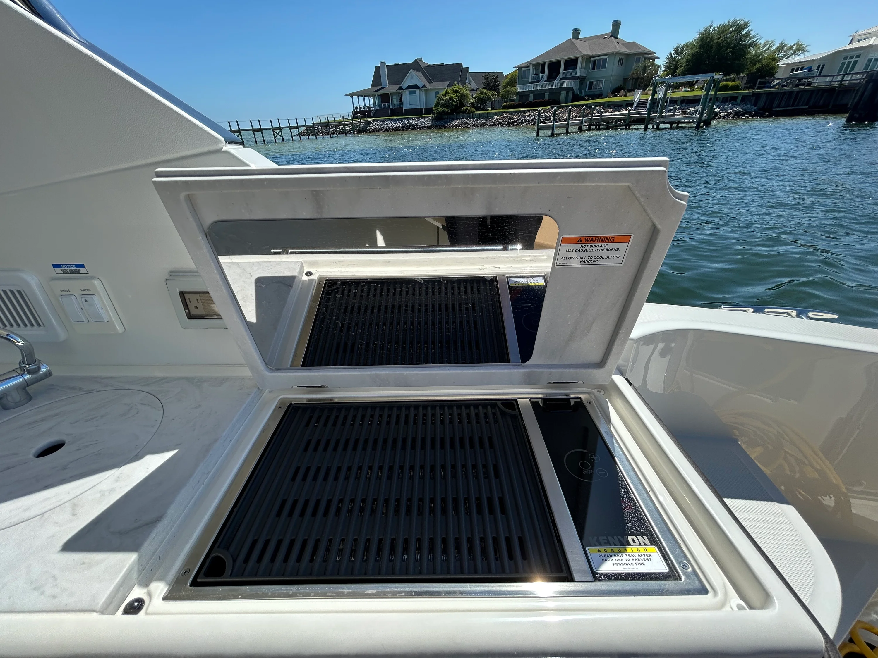 2026 Sea Ray Sundancer 320 Outboard Image Thumbnail #20