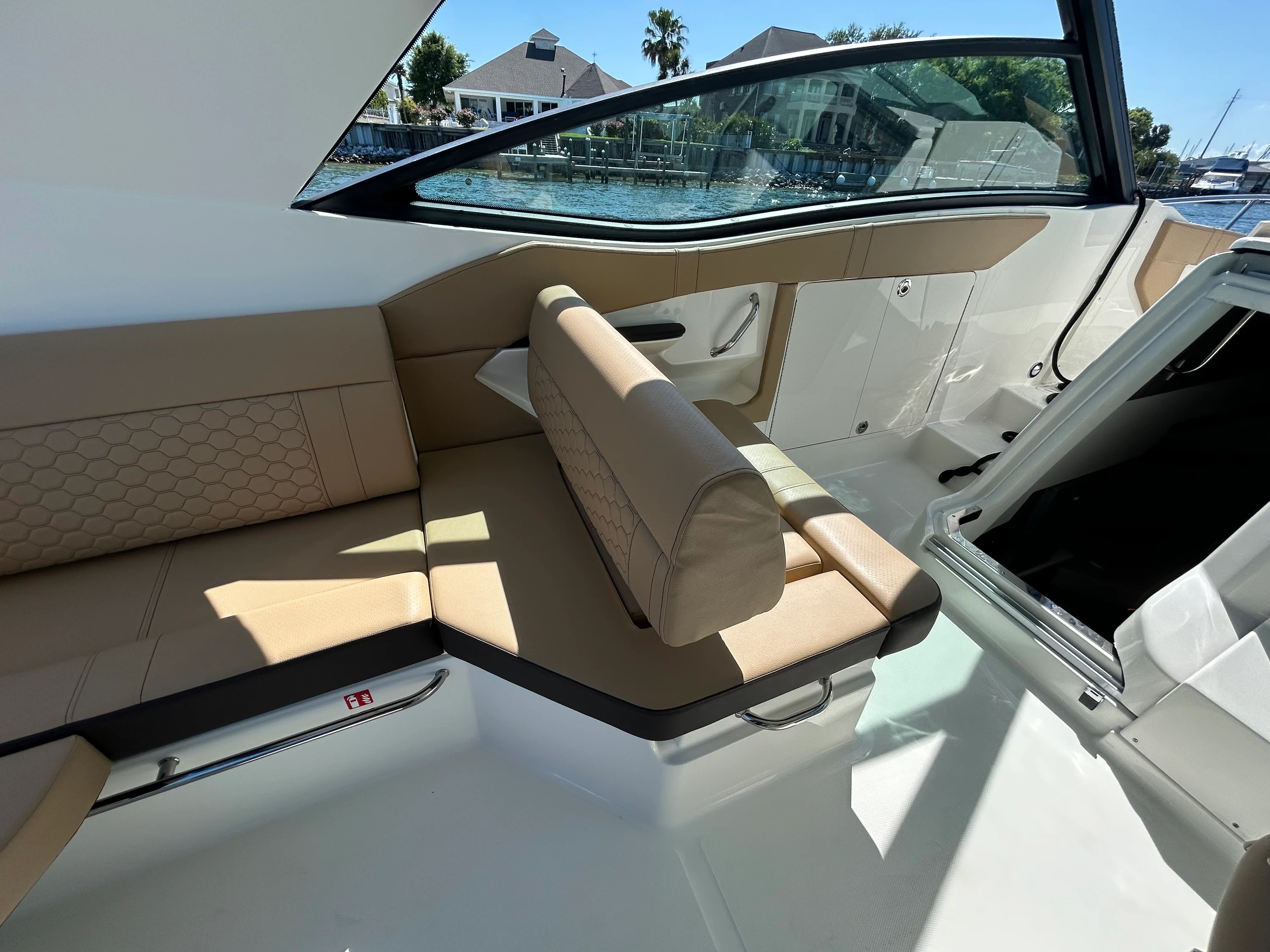 2026 Sea Ray Sundancer 320 Outboard Image Thumbnail #23