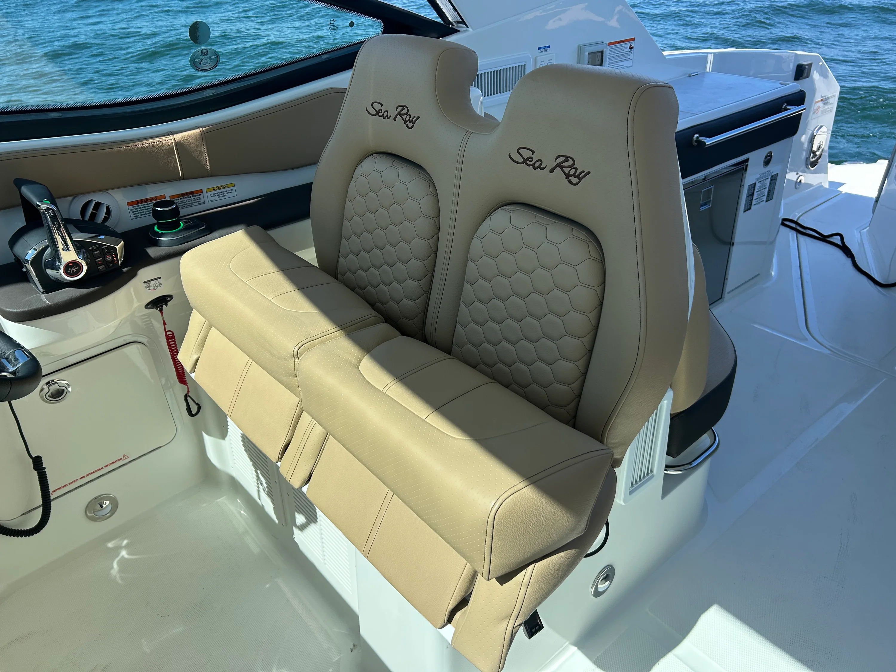 2026 Sea Ray Sundancer 320 Outboard Image Thumbnail #26