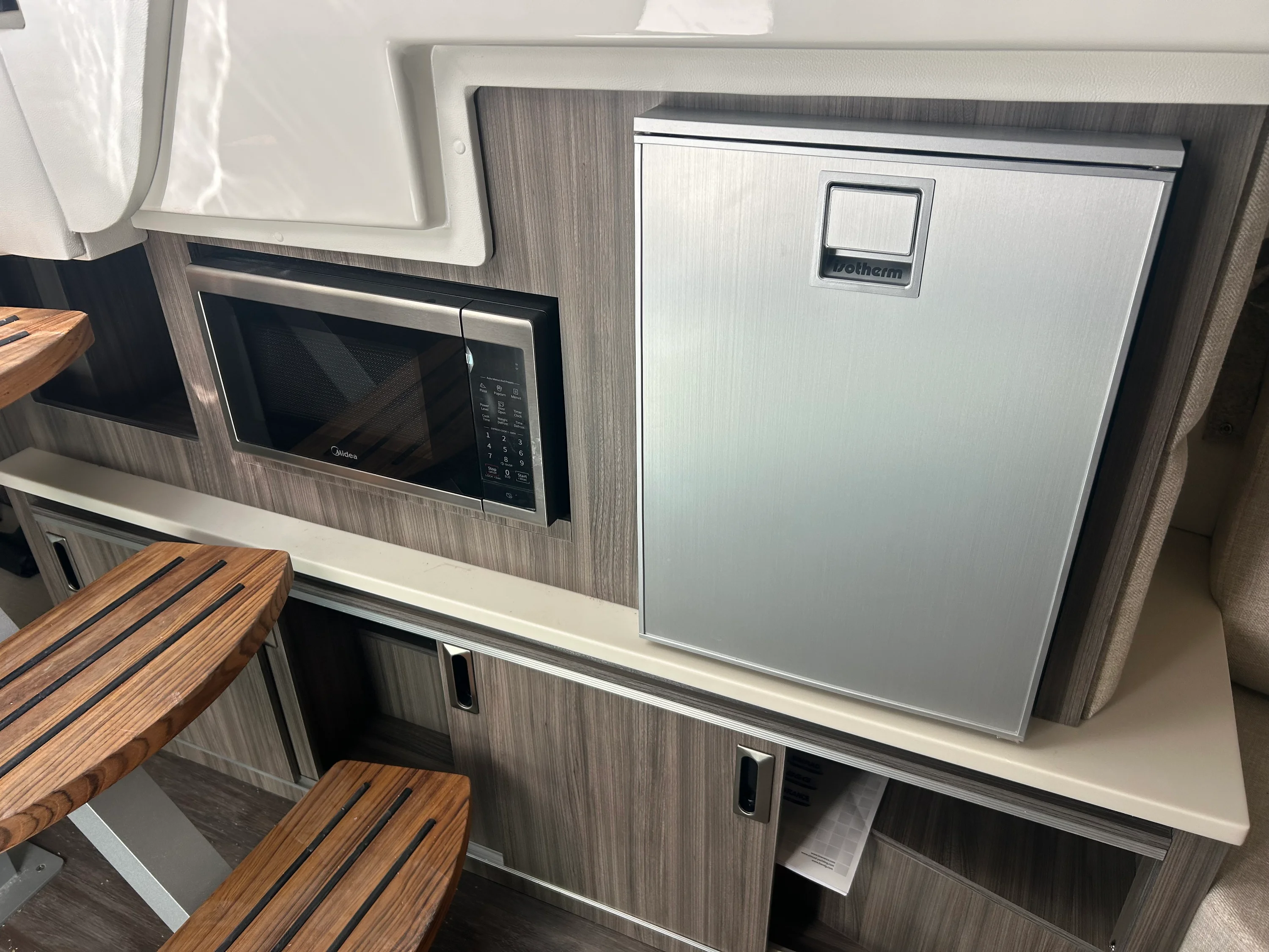 2026 Sea Ray Sundancer 320 Outboard Image Thumbnail #29