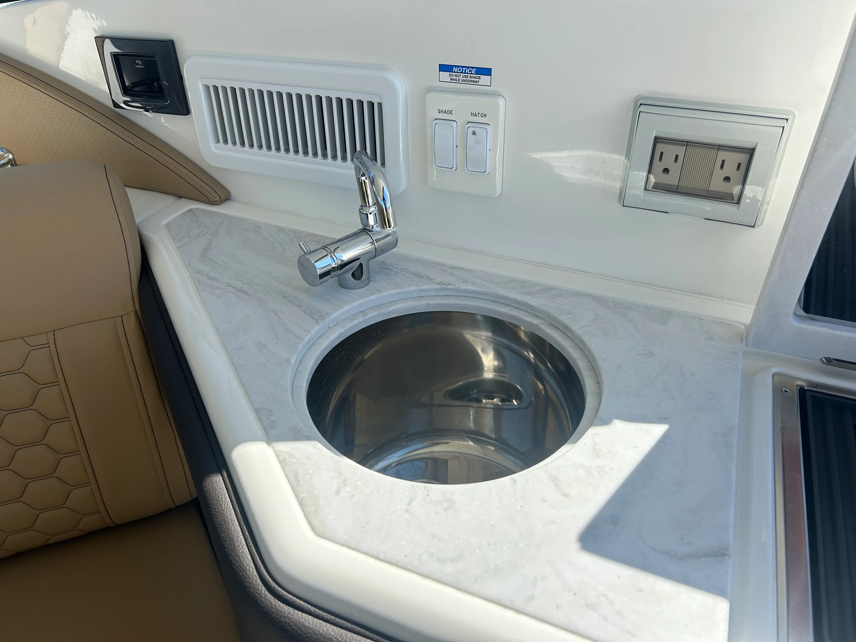 2026 Sea Ray Sundancer 320 Outboard Image Thumbnail #21