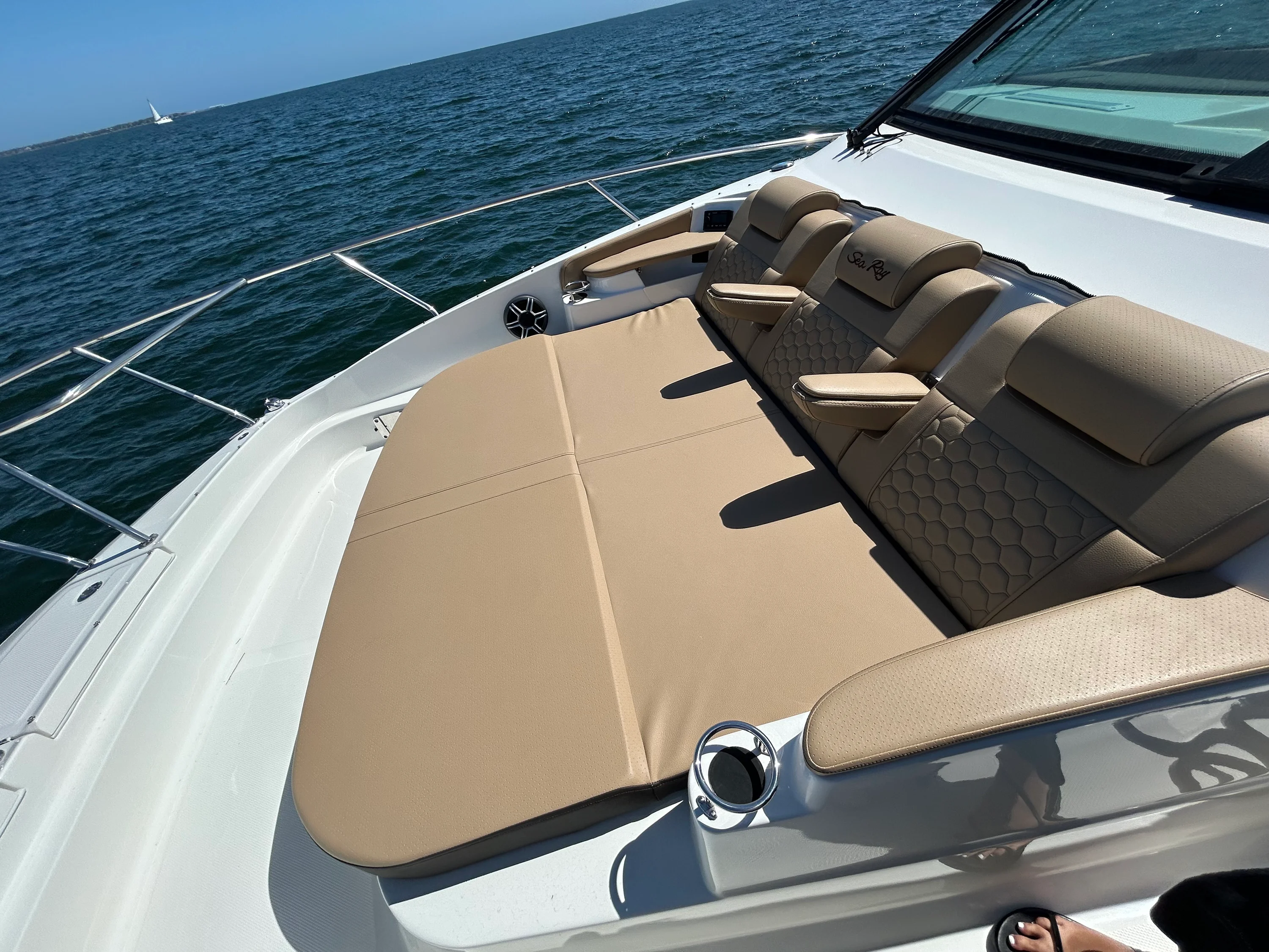 2026 Sea Ray Sundancer 320 Outboard Image Thumbnail #34