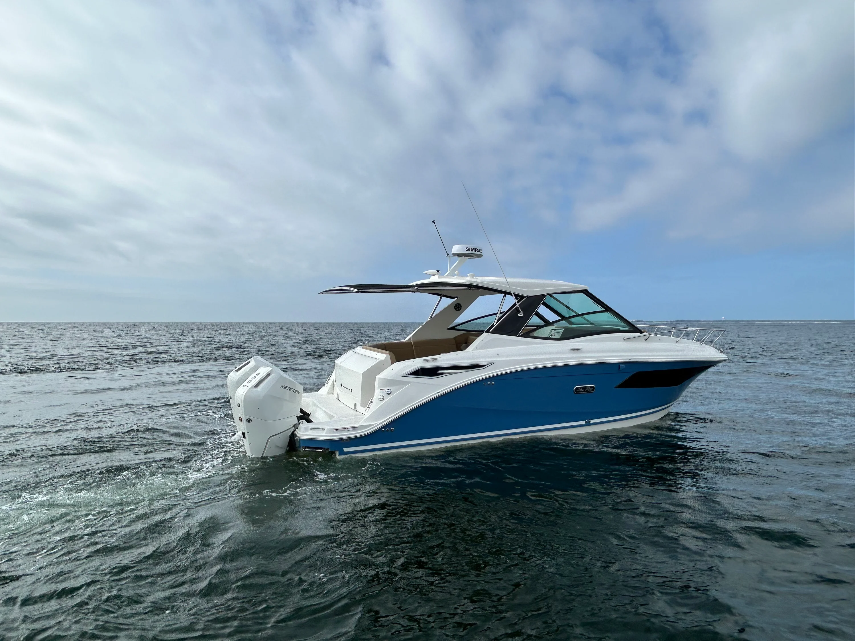 2026 Sea Ray Sundancer 320 Outboard Image Thumbnail #8