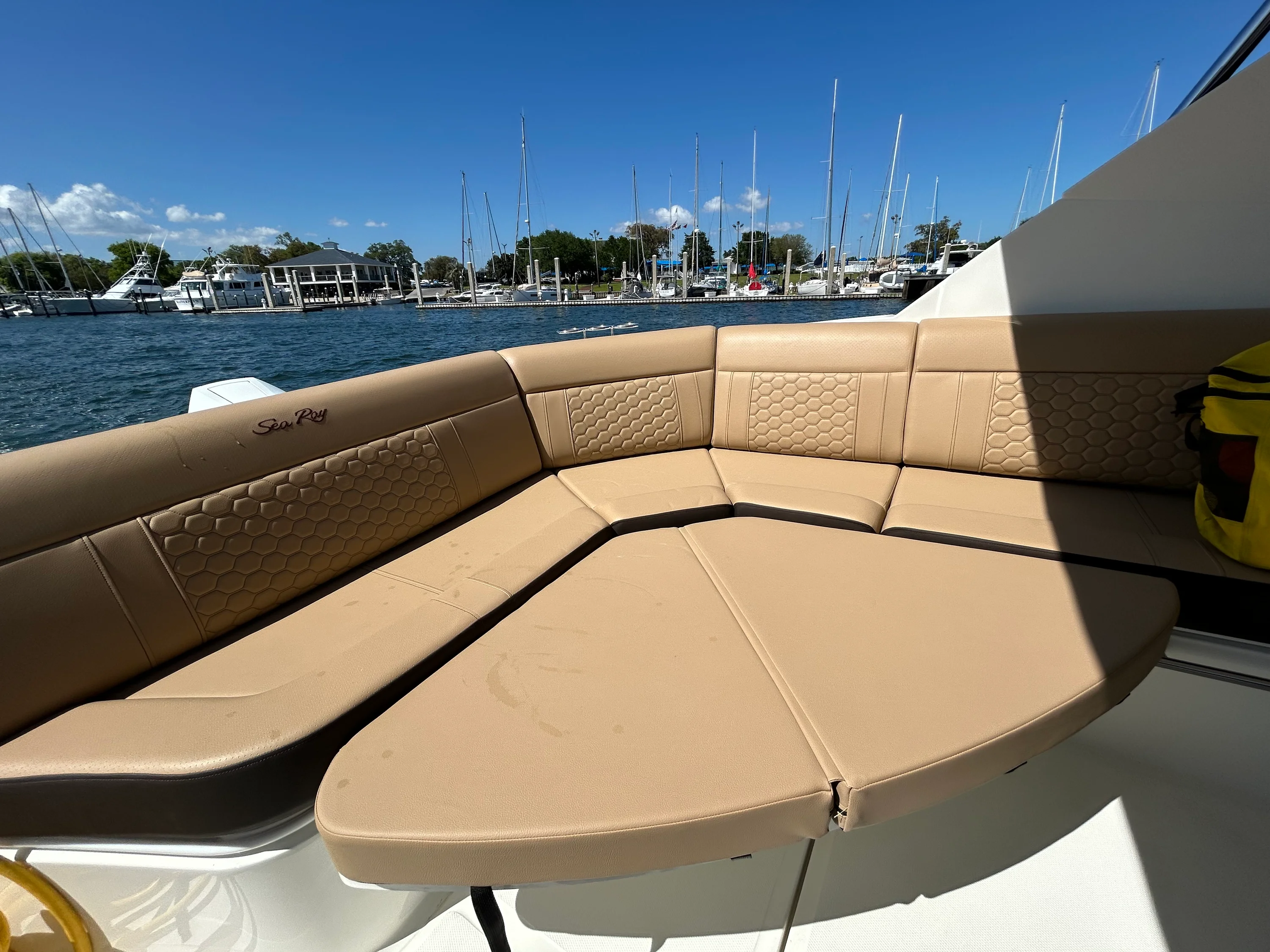 2026 Sea Ray Sundancer 320 Outboard Image Thumbnail #17