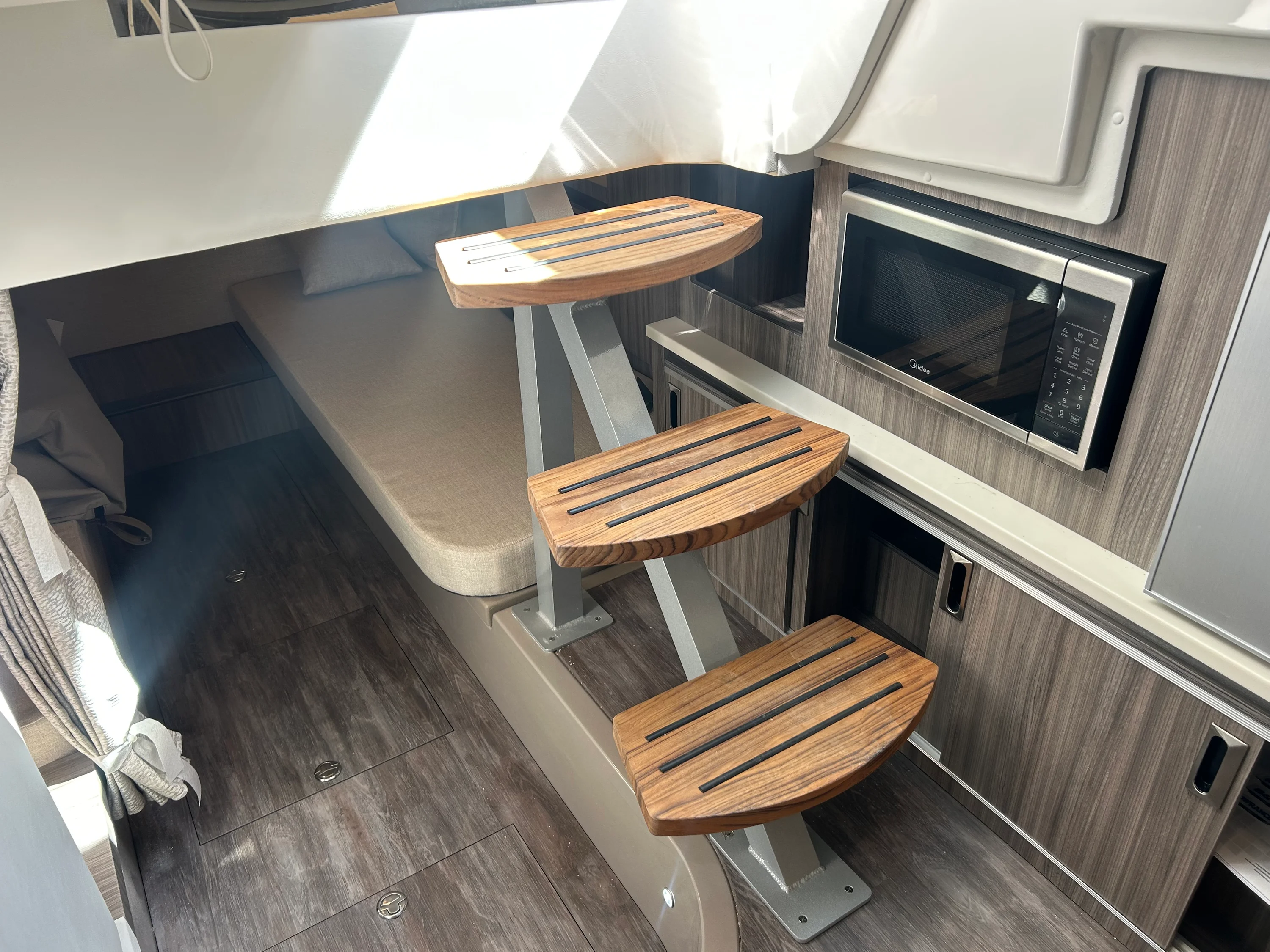 2026 Sea Ray Sundancer 320 Outboard Image Thumbnail #30