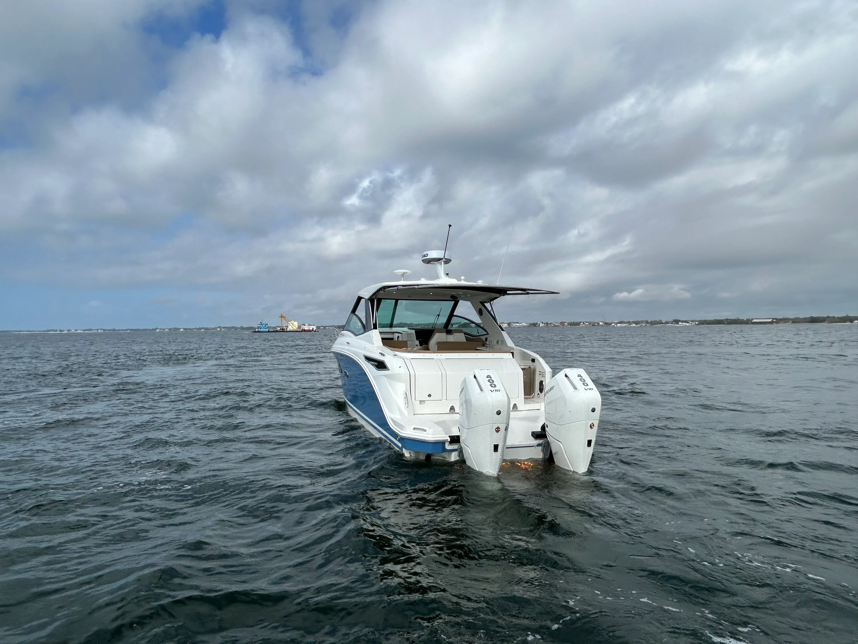 2026 Sea Ray Sundancer 320 Outboard Image Thumbnail #5