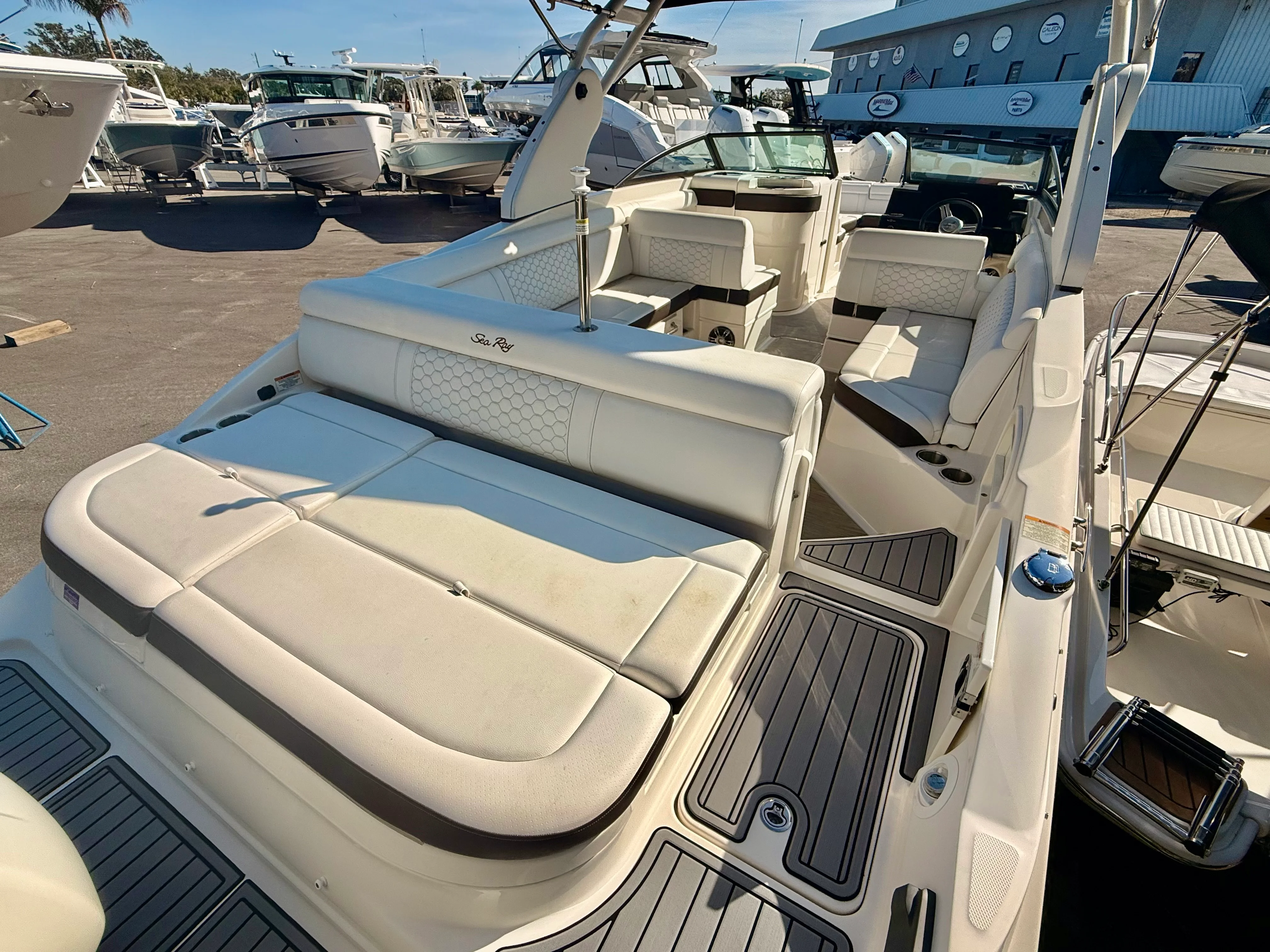 2020 Sea Ray 270 SDX OB Image Thumbnail #5