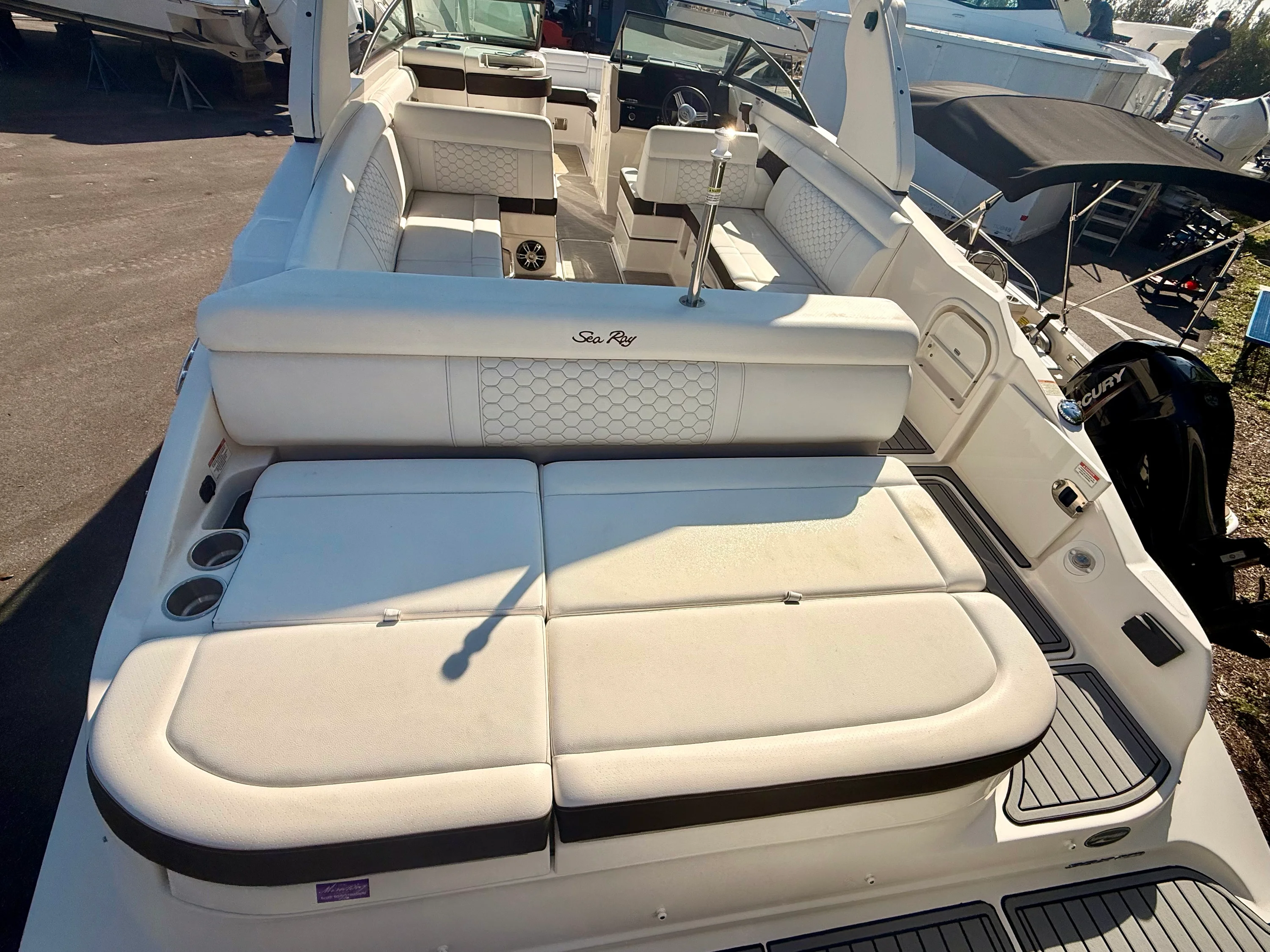 2020 Sea Ray 270 SDX OB Image Thumbnail #4