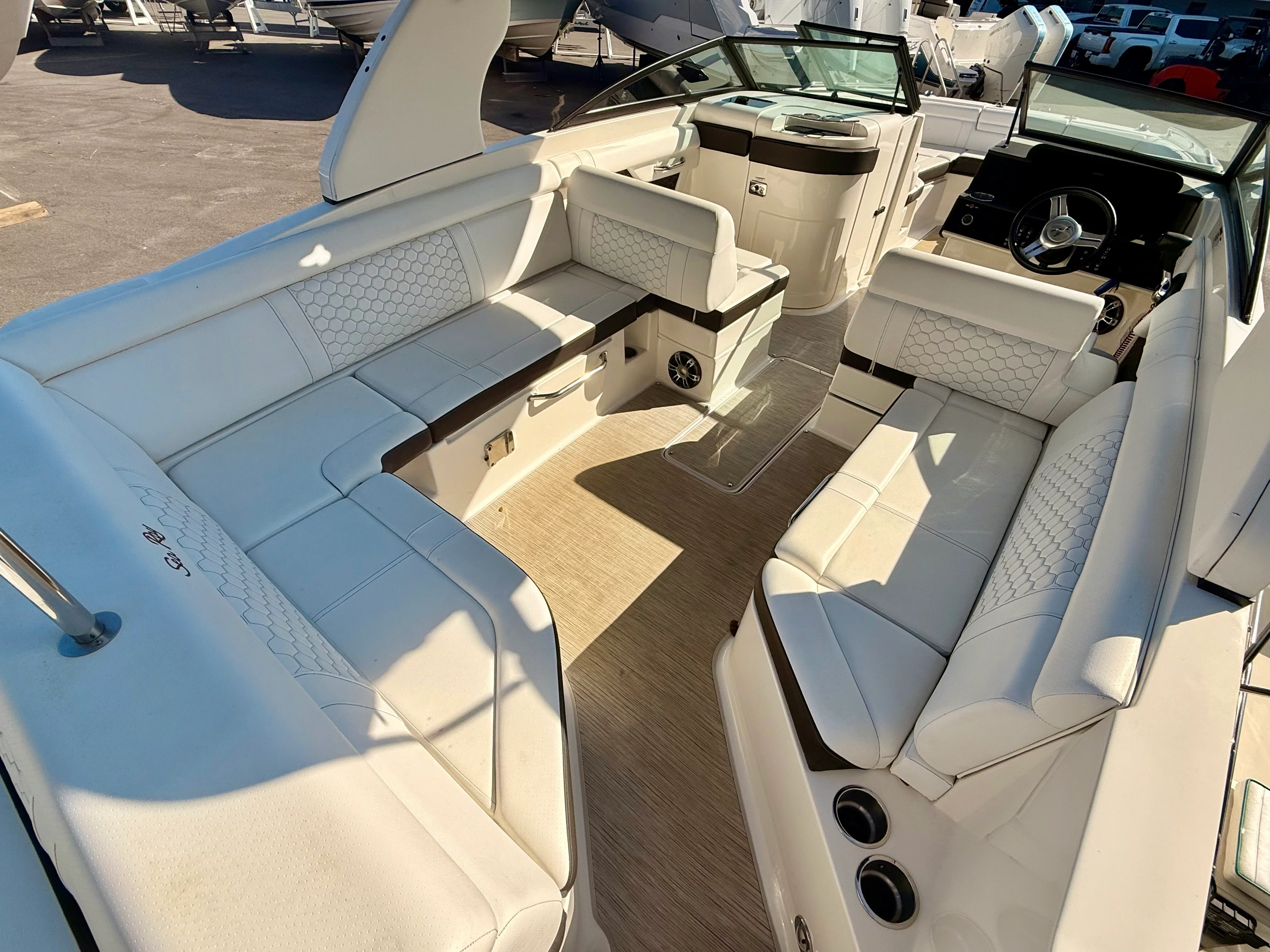 2020 Sea Ray 270 SDX OB Image Thumbnail #6