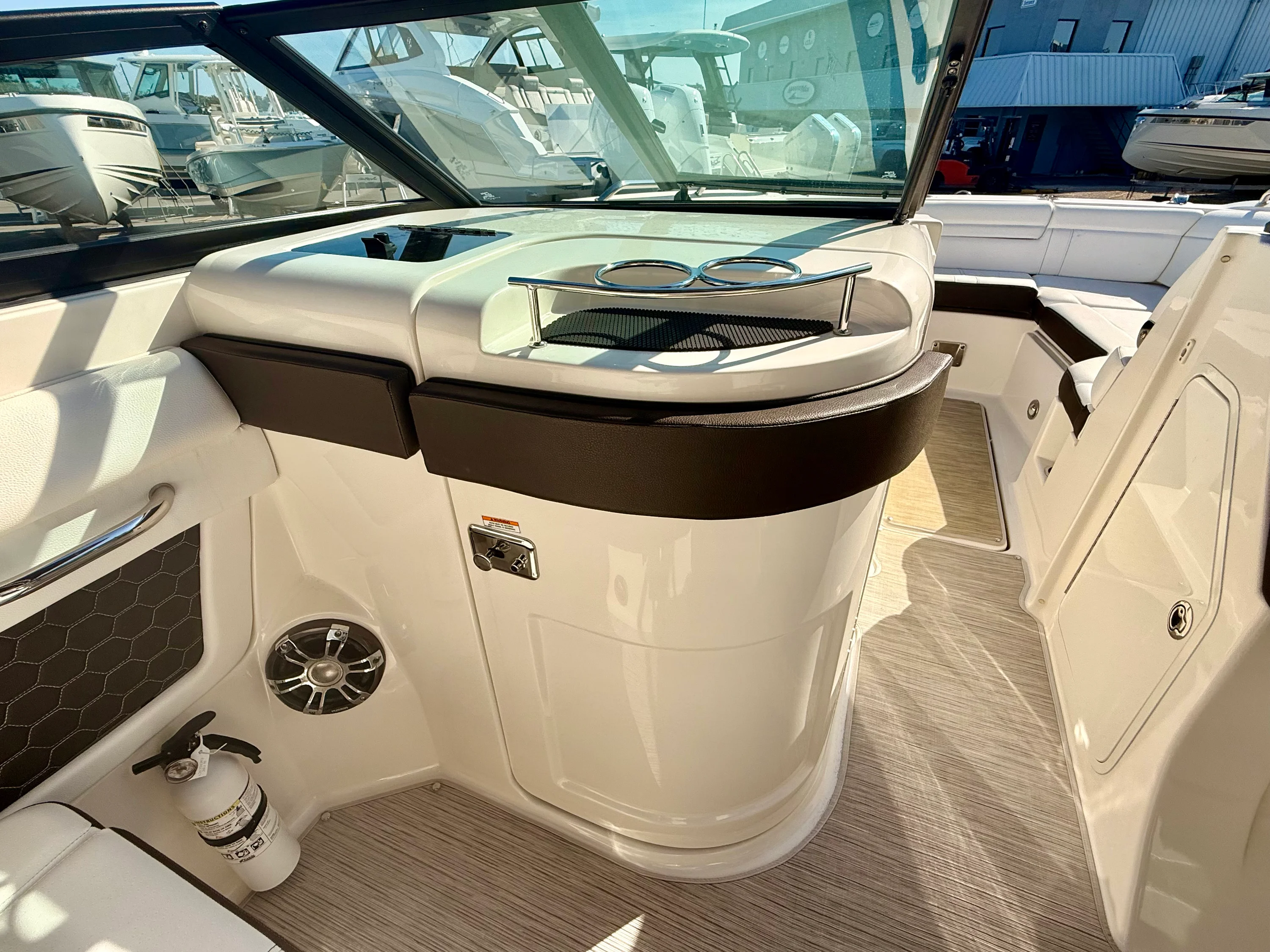 2020 Sea Ray 270 SDX OB Image Thumbnail #12