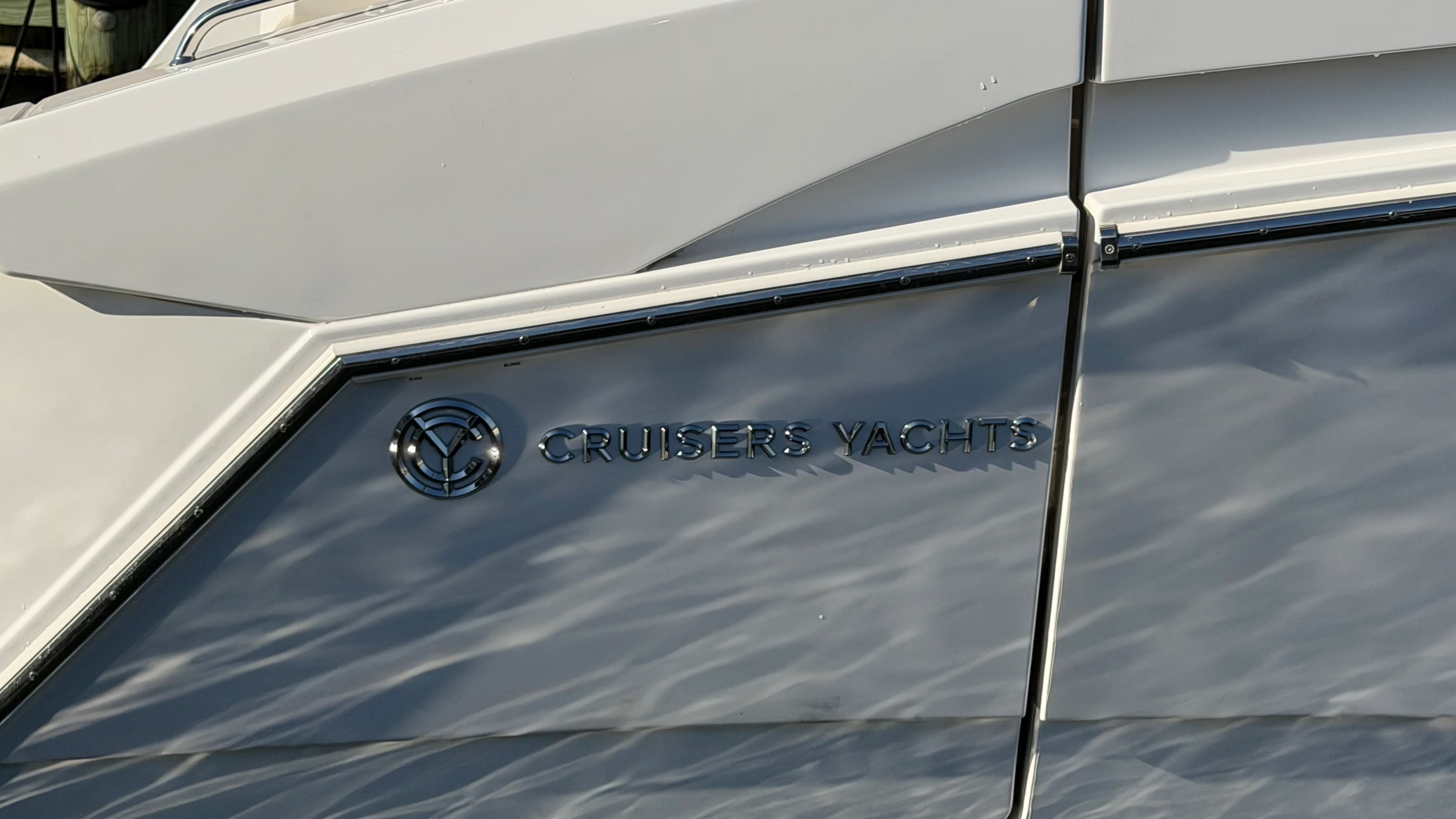 2025 Cruisers Yachts 38 GLS Outboard Image Thumbnail #58