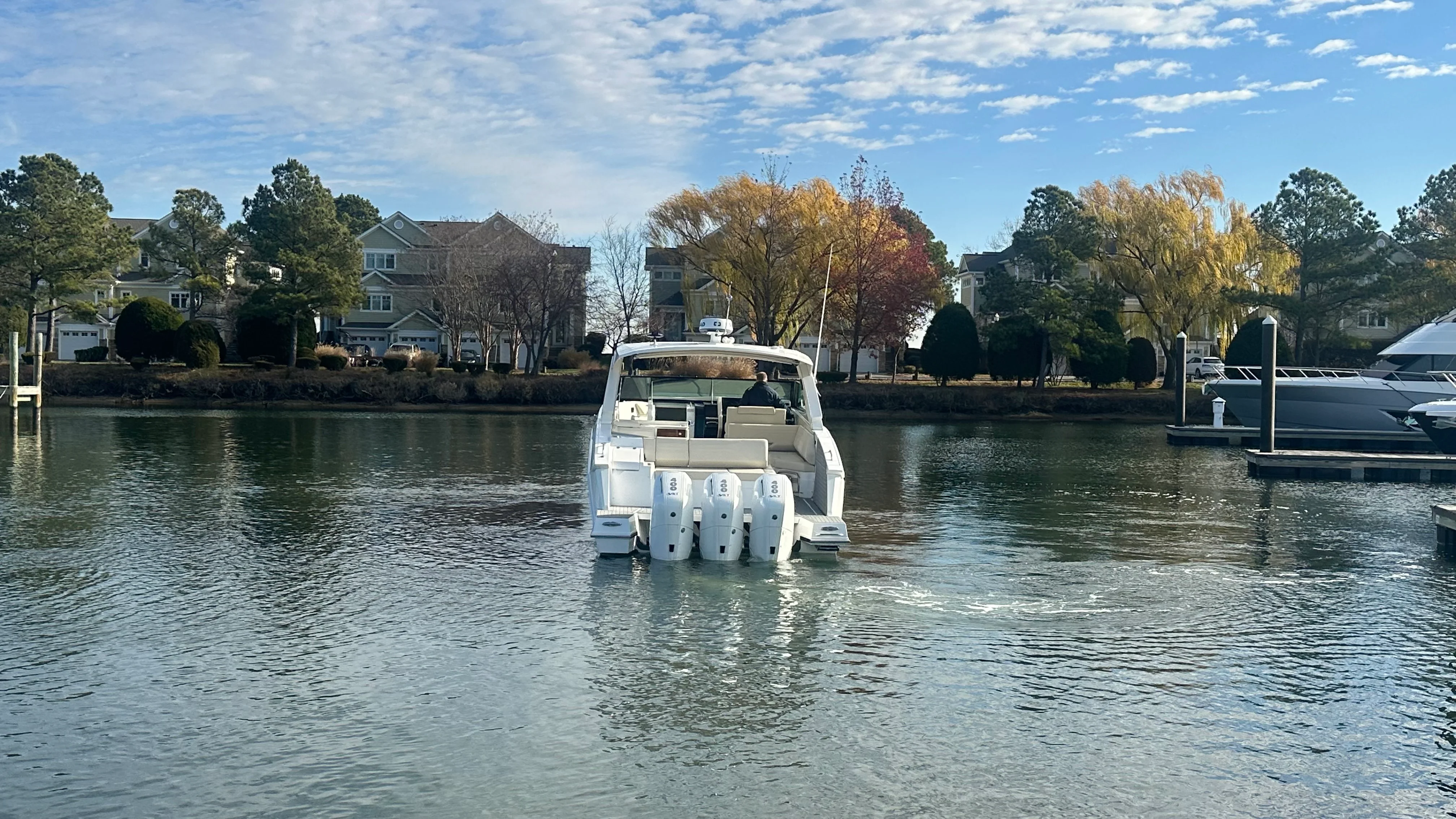 2025 Cruisers Yachts 38 GLS Outboard Image Thumbnail #3