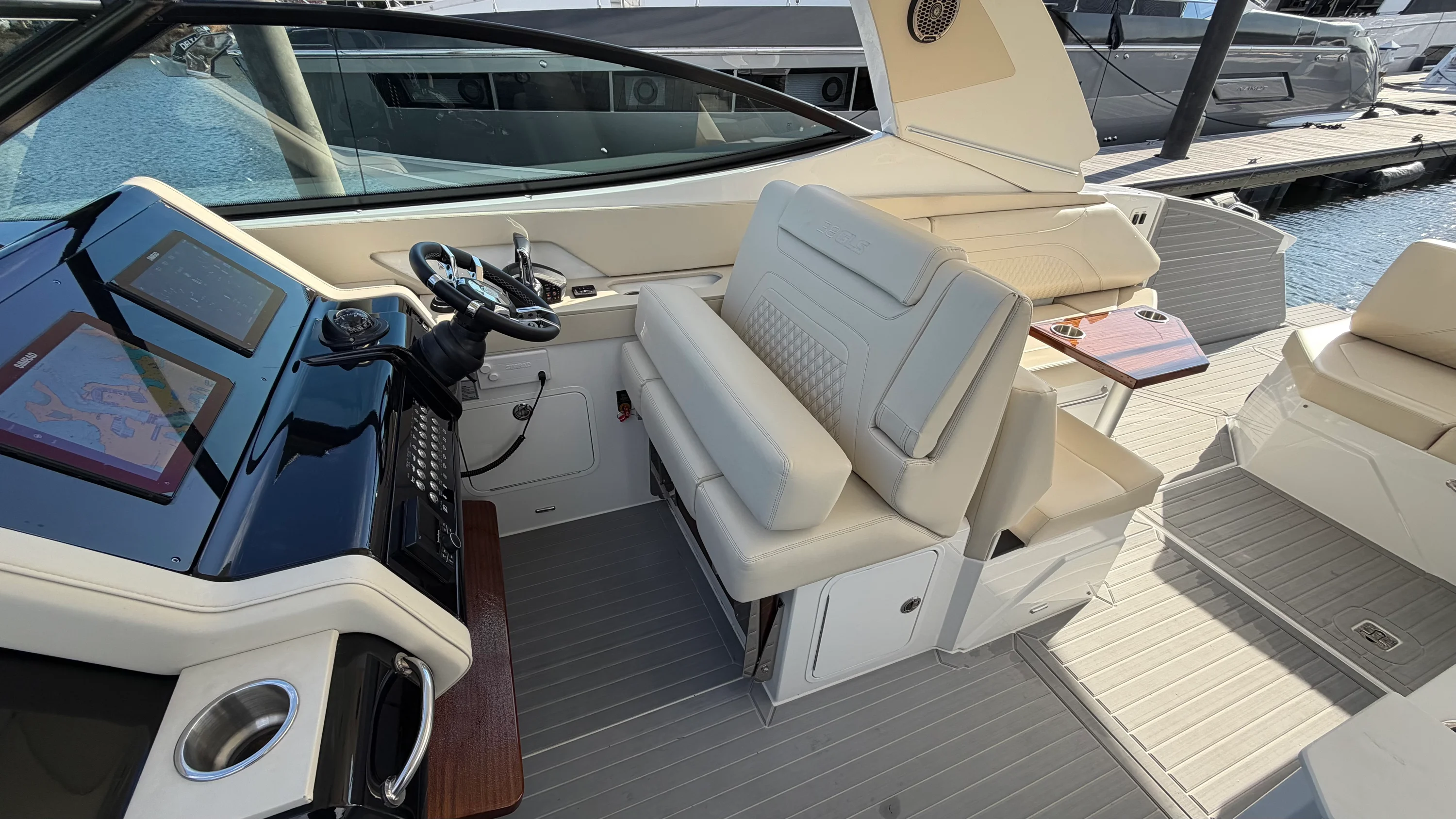 2025 Cruisers Yachts 38 GLS Outboard Image Thumbnail #32