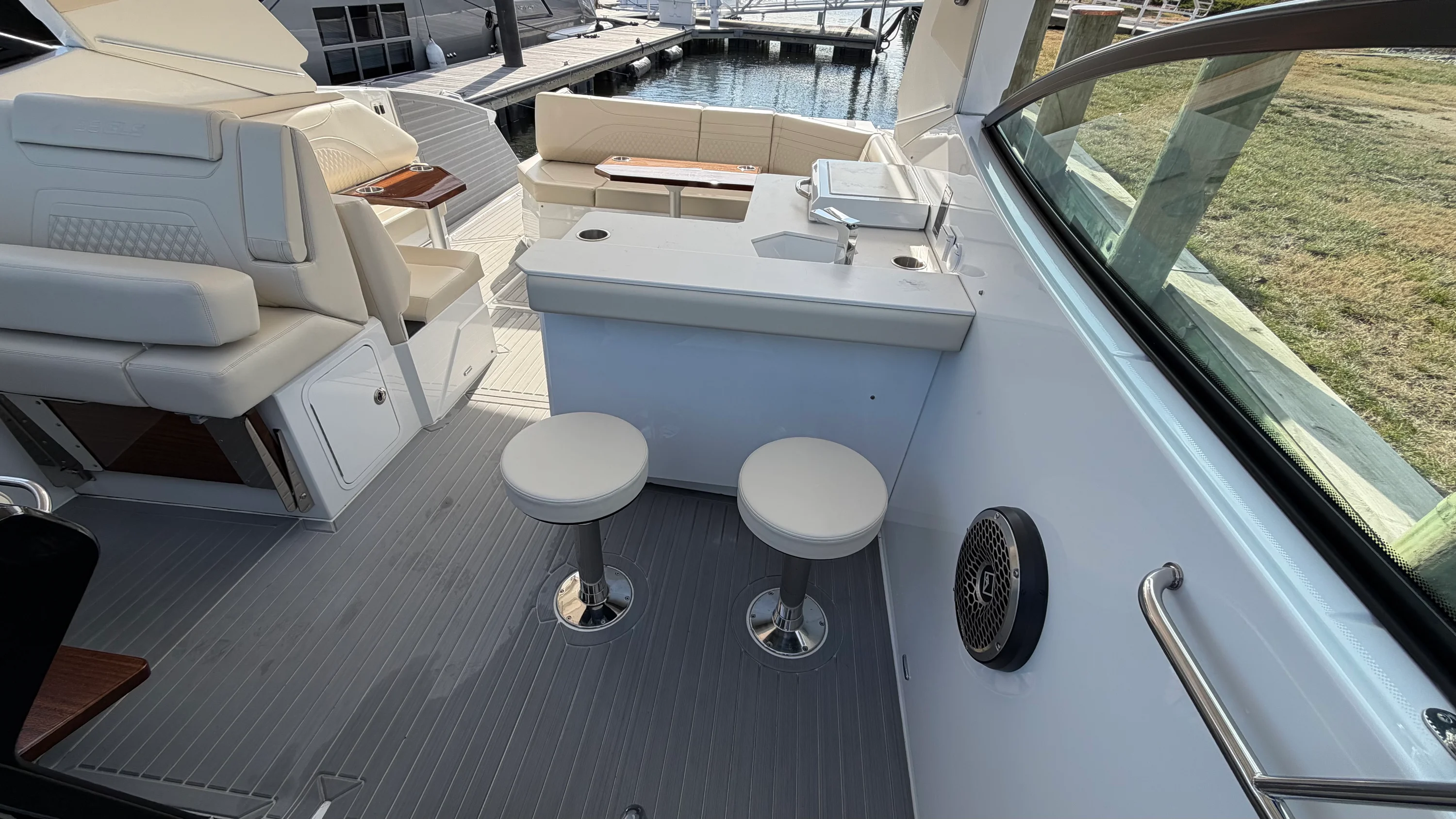 2025 Cruisers Yachts 38 GLS Outboard Image Thumbnail #37