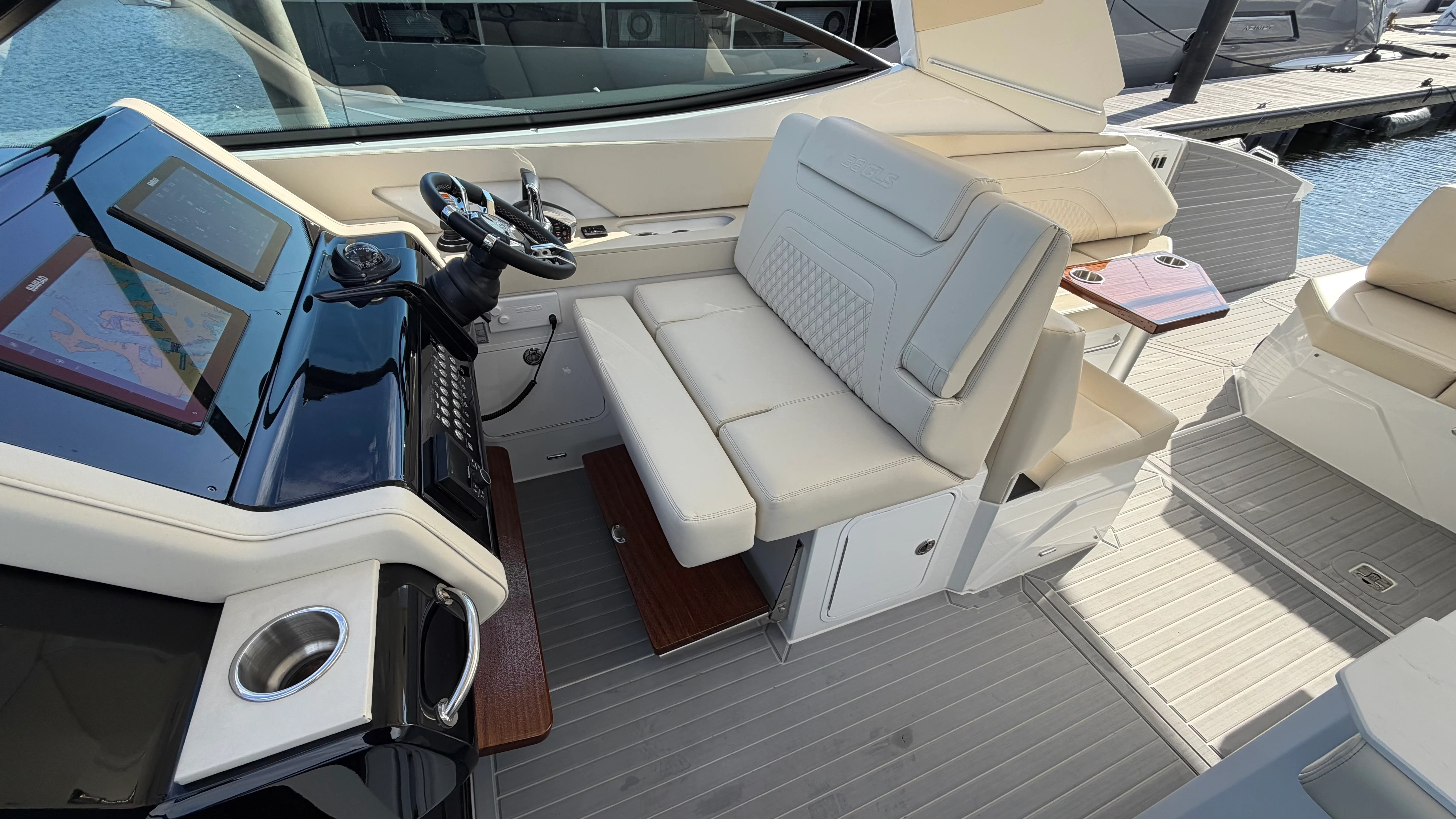 2025 Cruisers Yachts 38 GLS Outboard Image Thumbnail #33