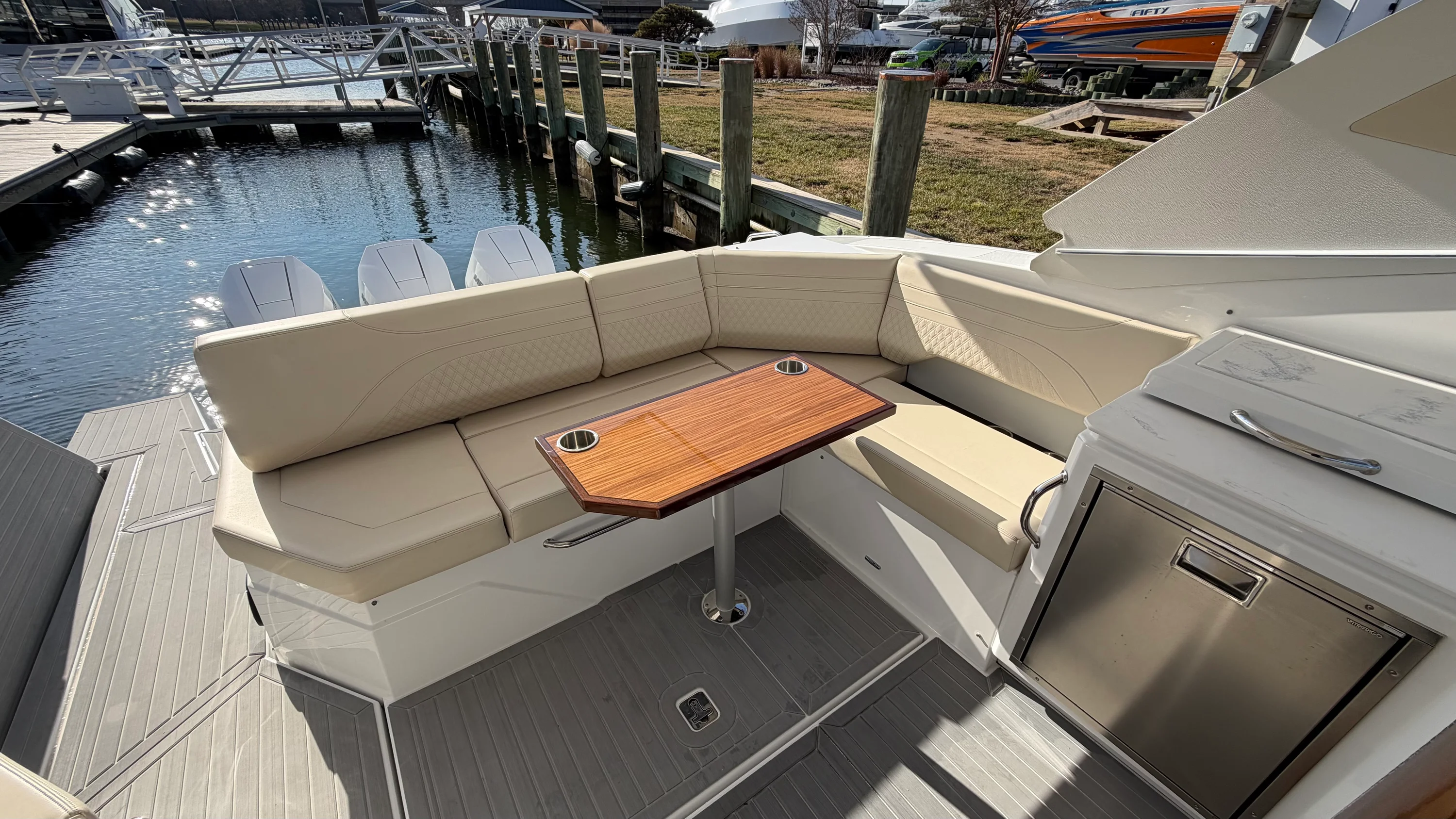 2025 Cruisers Yachts 38 GLS Outboard Image Thumbnail #20