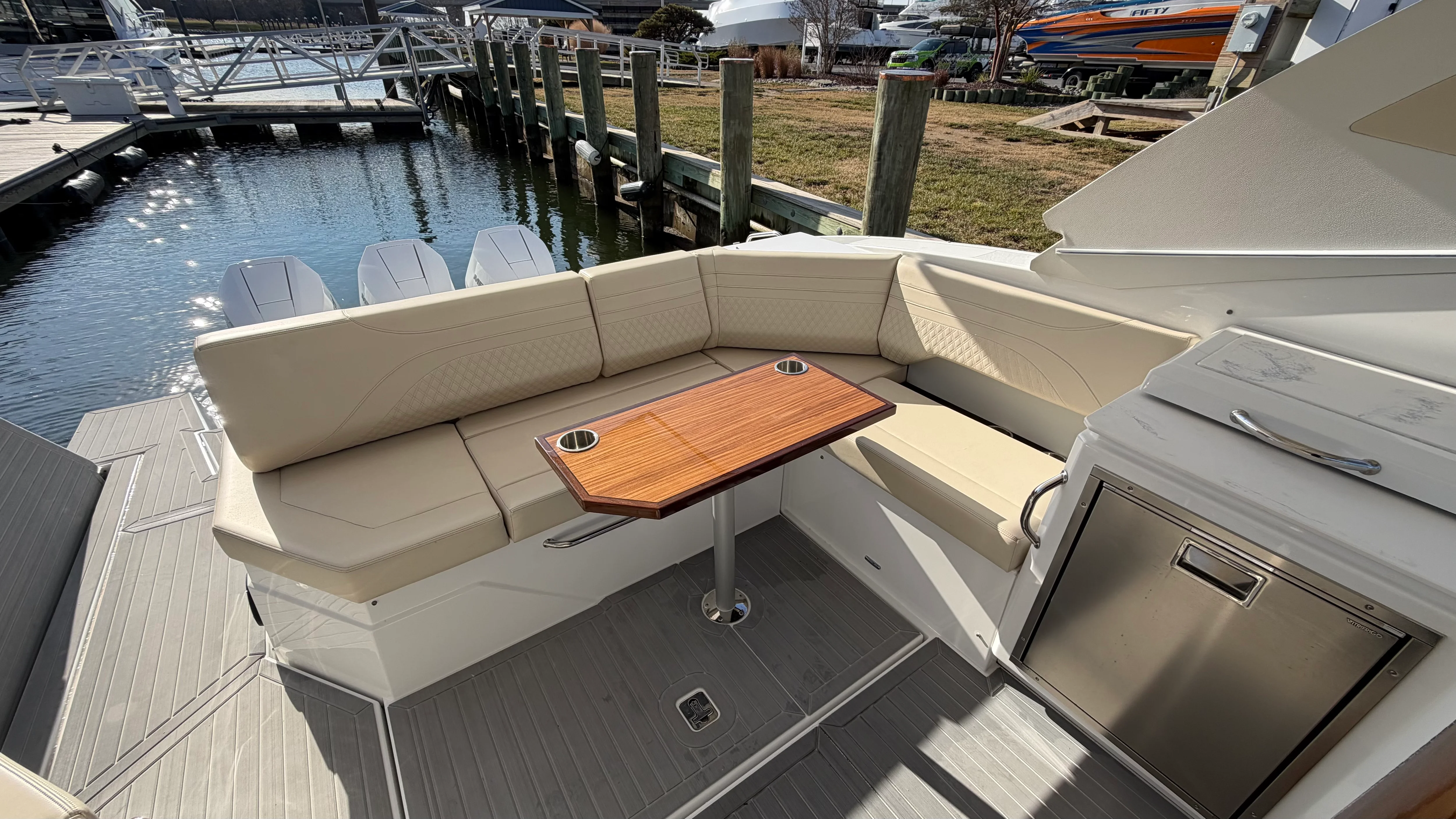 2025 Cruisers Yachts 38 GLS Outboard Image Thumbnail #20