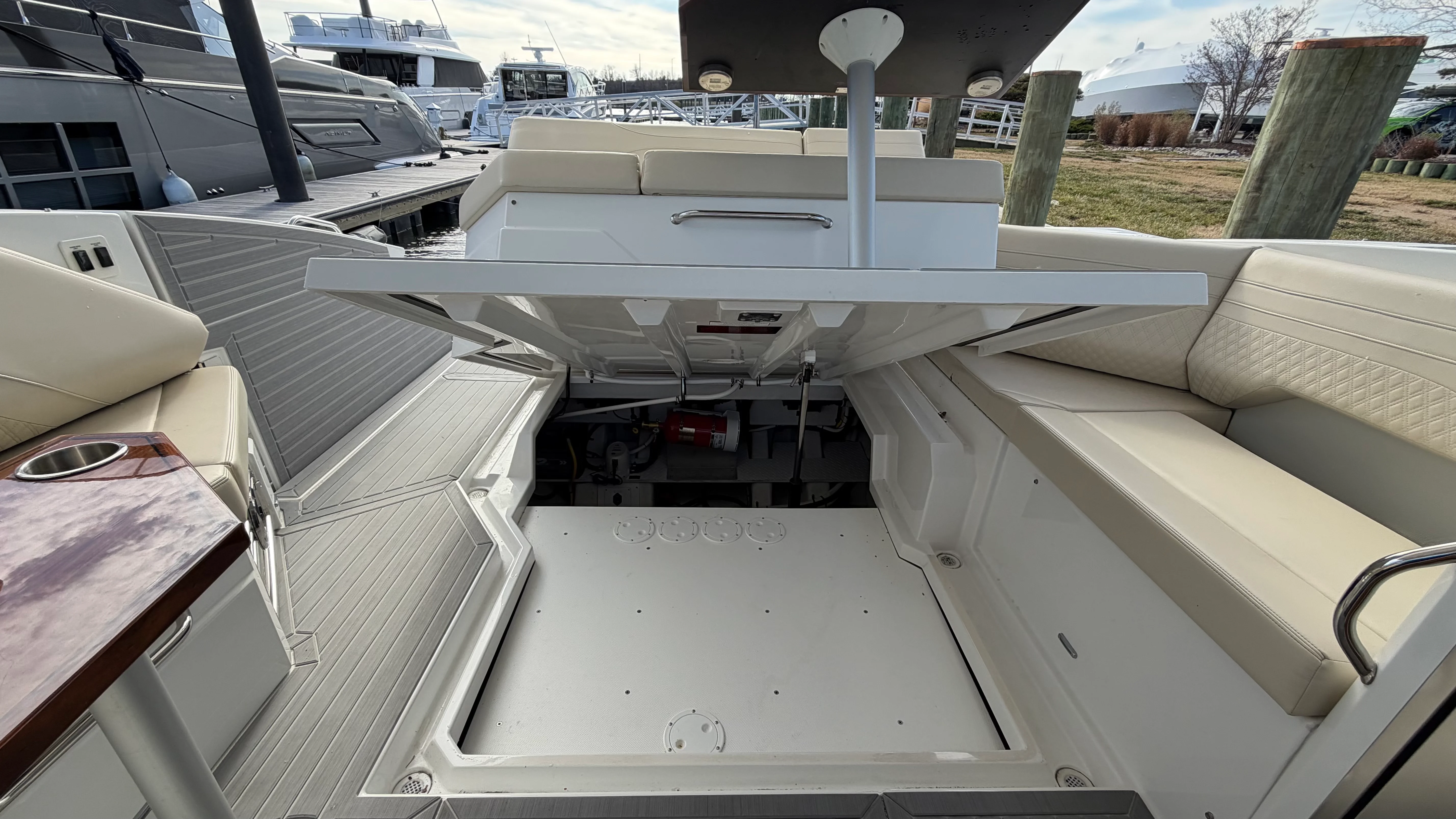 2025 Cruisers Yachts 38 GLS Outboard Image Thumbnail #45