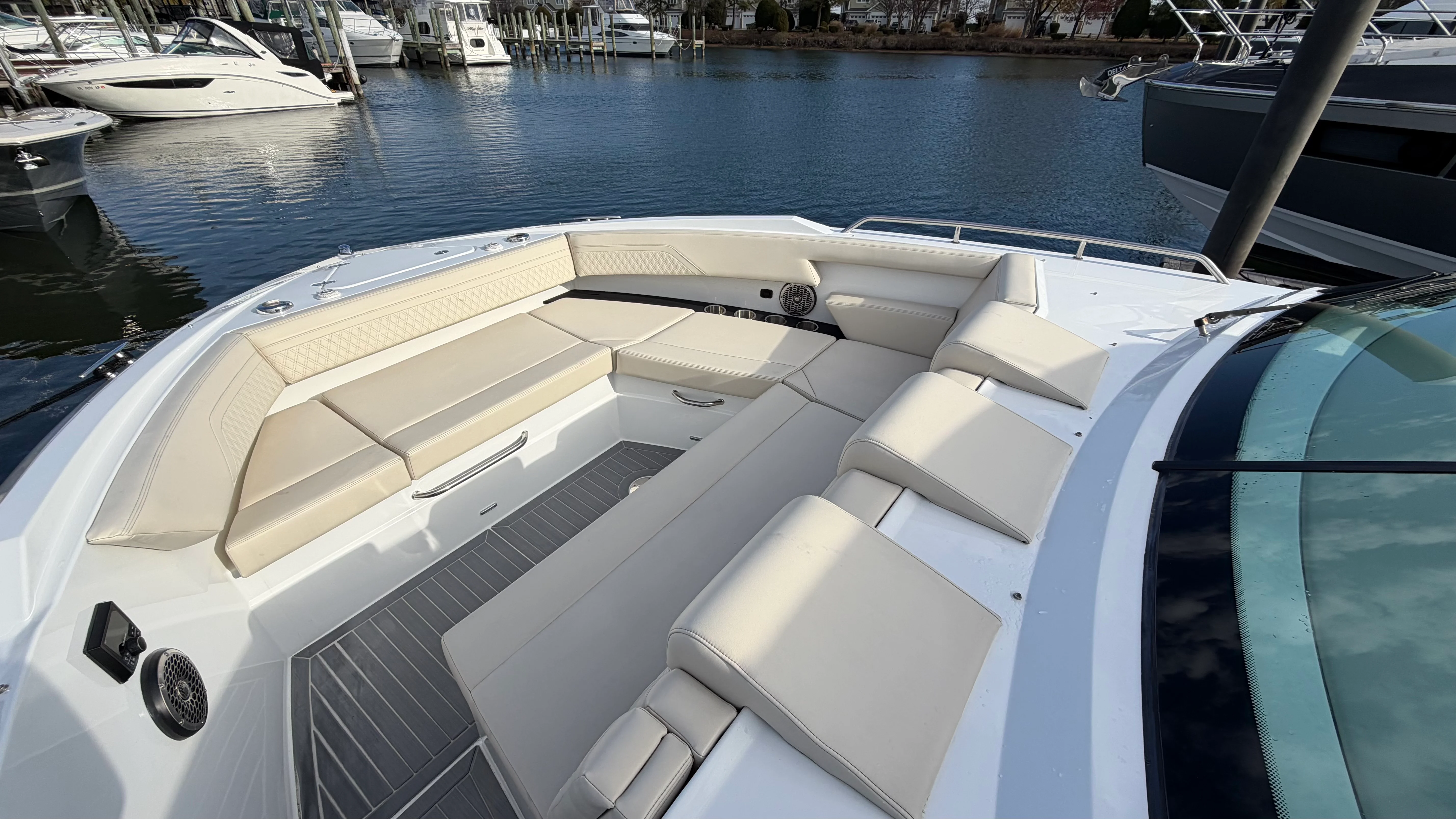 2025 Cruisers Yachts 38 GLS Outboard Image Thumbnail #39