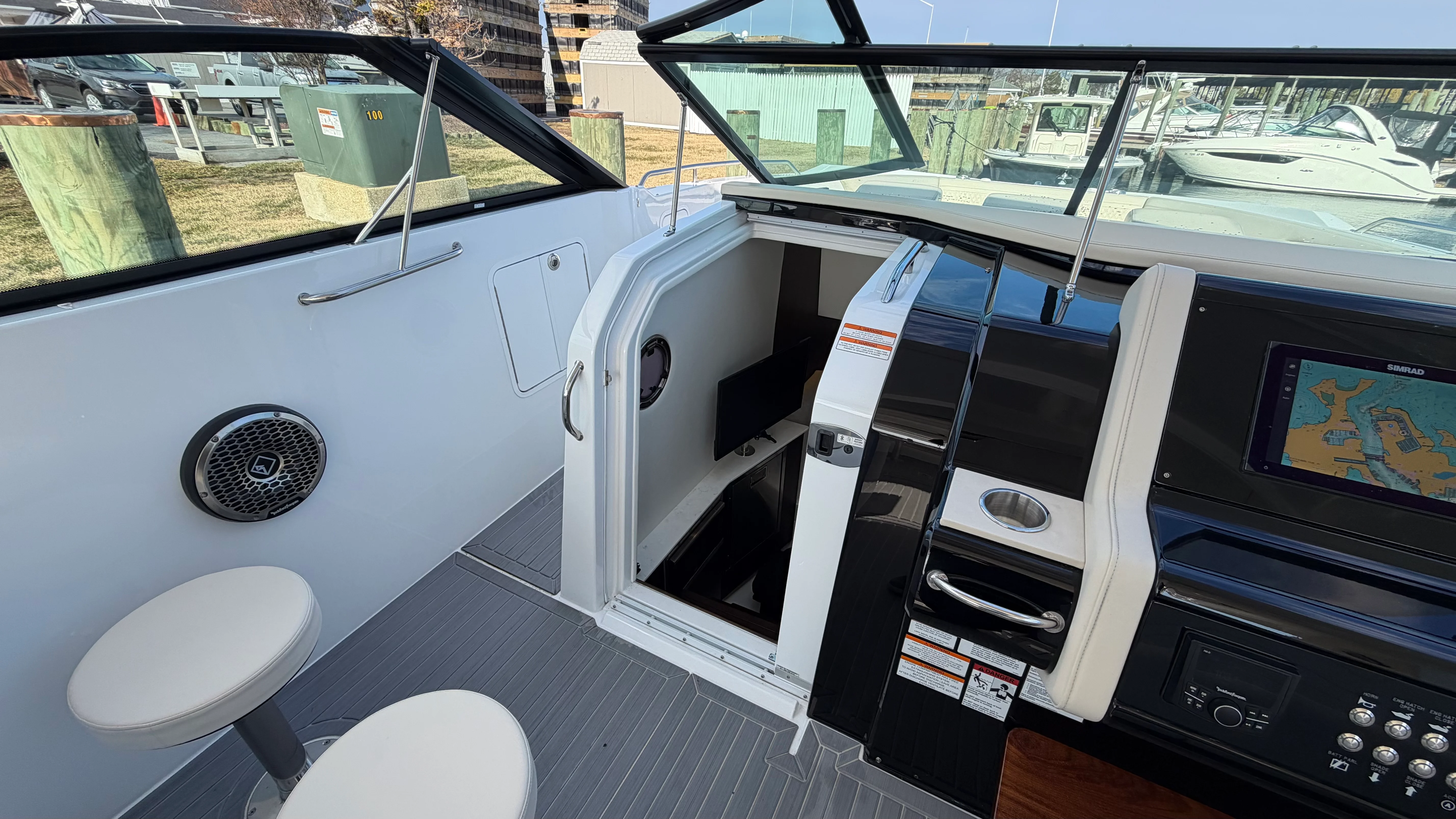 2025 Cruisers Yachts 38 GLS Outboard Image Thumbnail #34