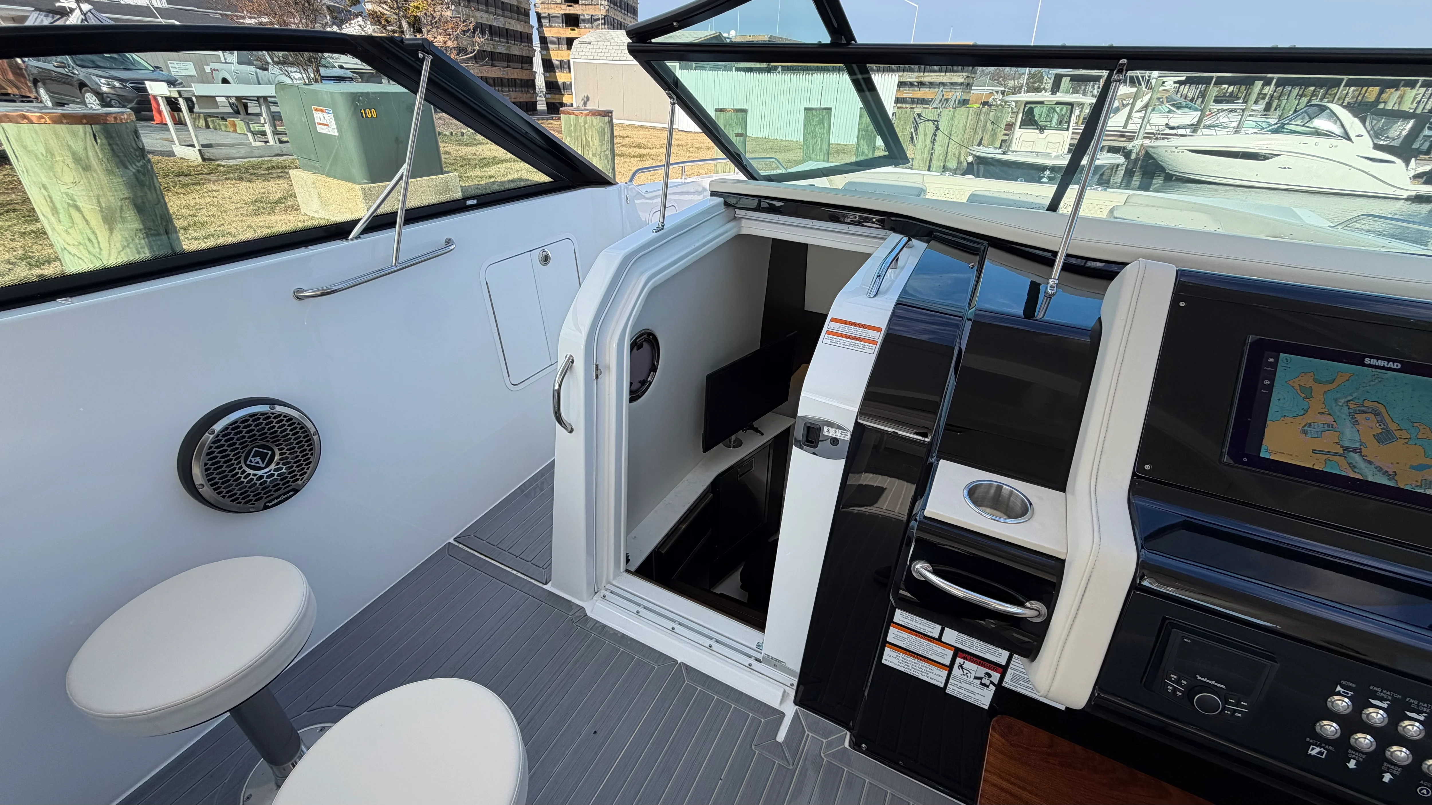 2025 Cruisers Yachts 38 GLS Outboard Image Thumbnail #34