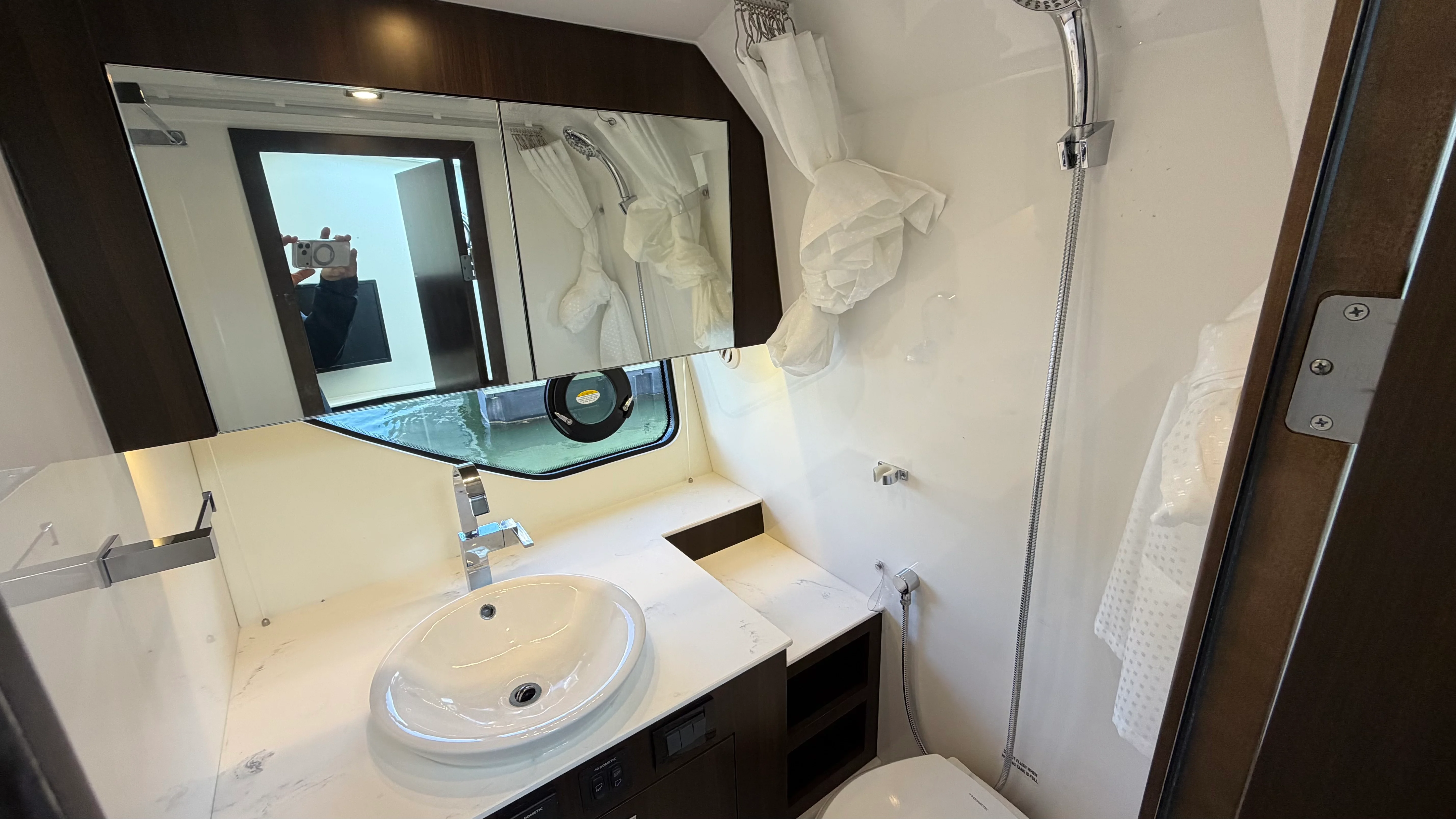 2025 Cruisers Yachts 38 GLS Outboard Image Thumbnail #57