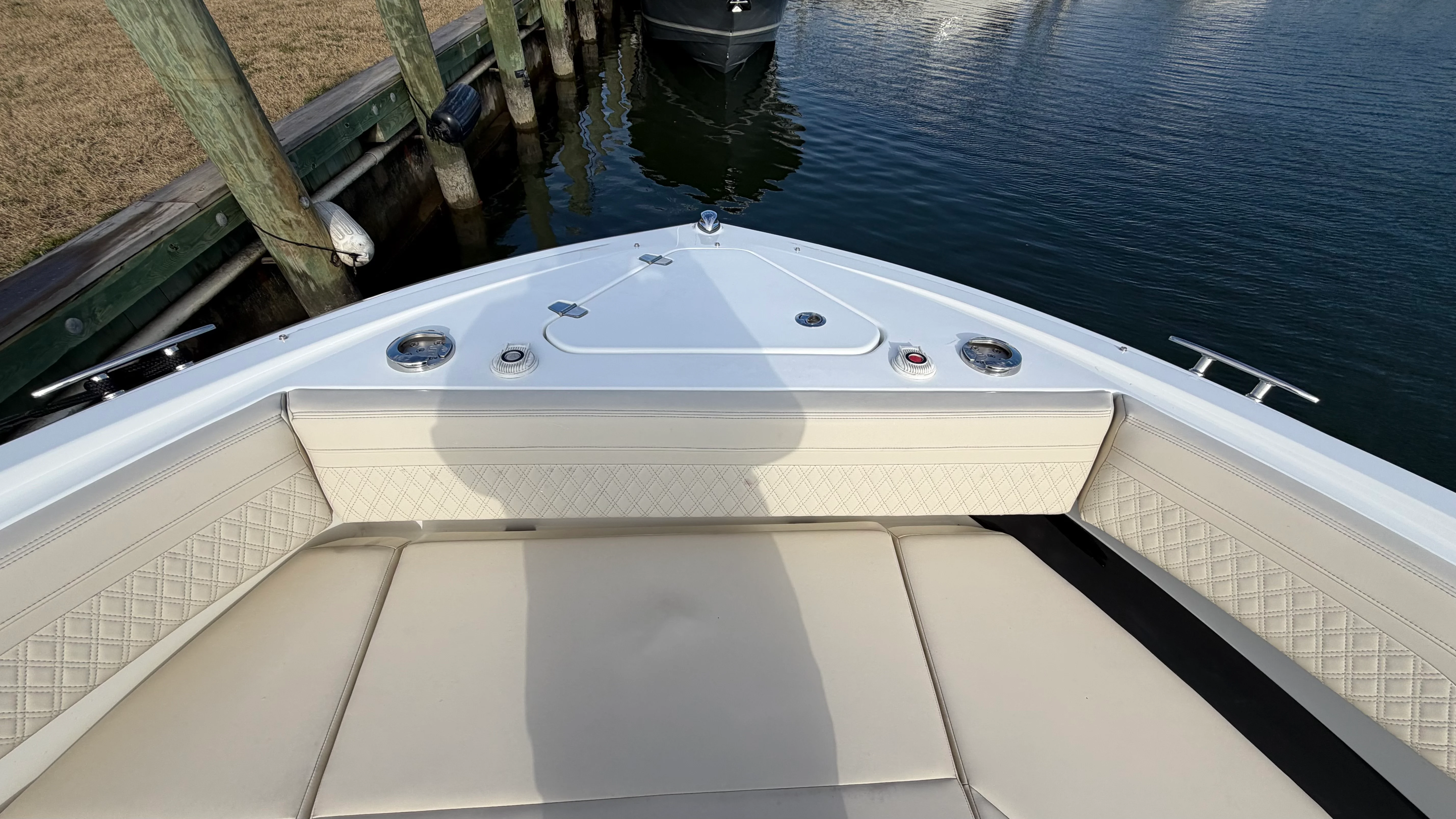 2025 Cruisers Yachts 38 GLS Outboard Image Thumbnail #41