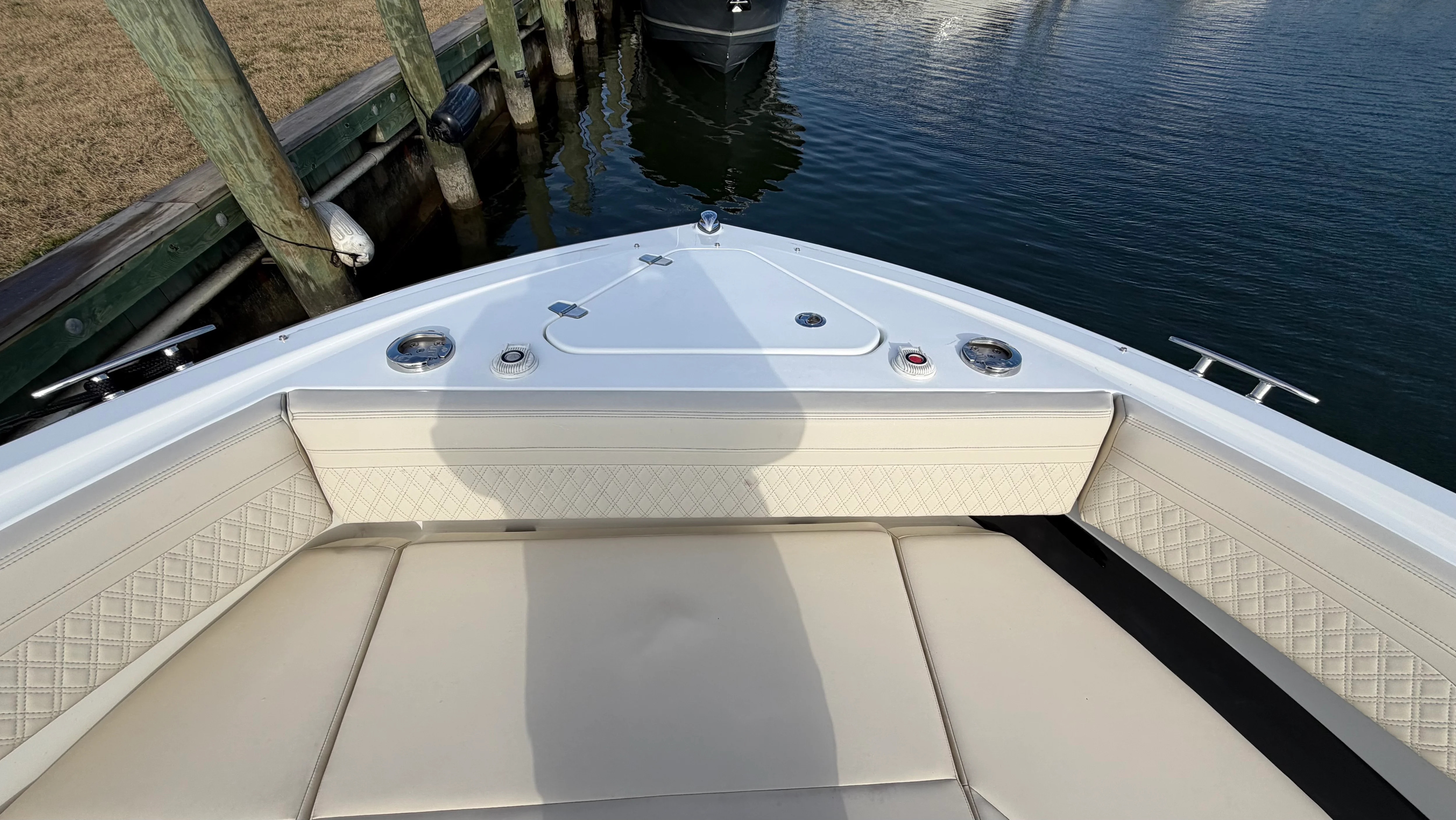 2025 Cruisers Yachts 38 GLS Outboard Image Thumbnail #41