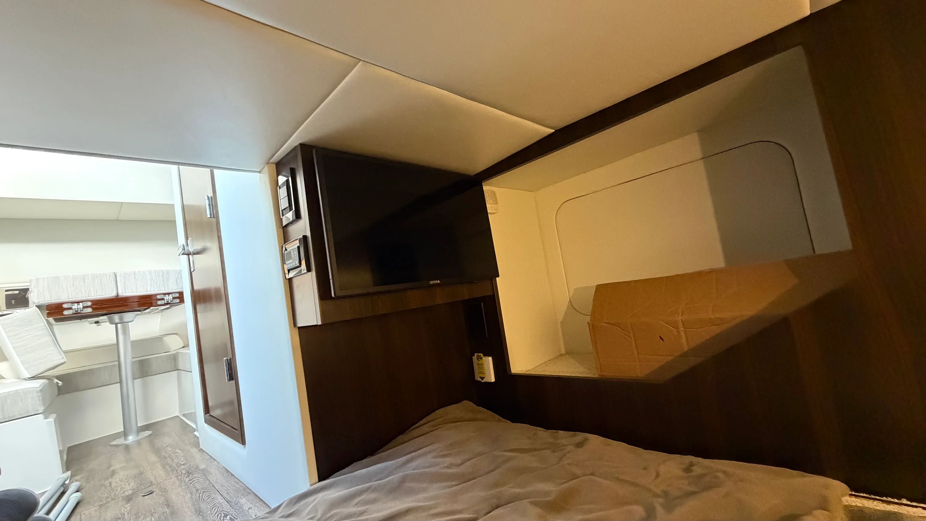 2025 Cruisers Yachts 38 GLS Outboard Image Thumbnail #53