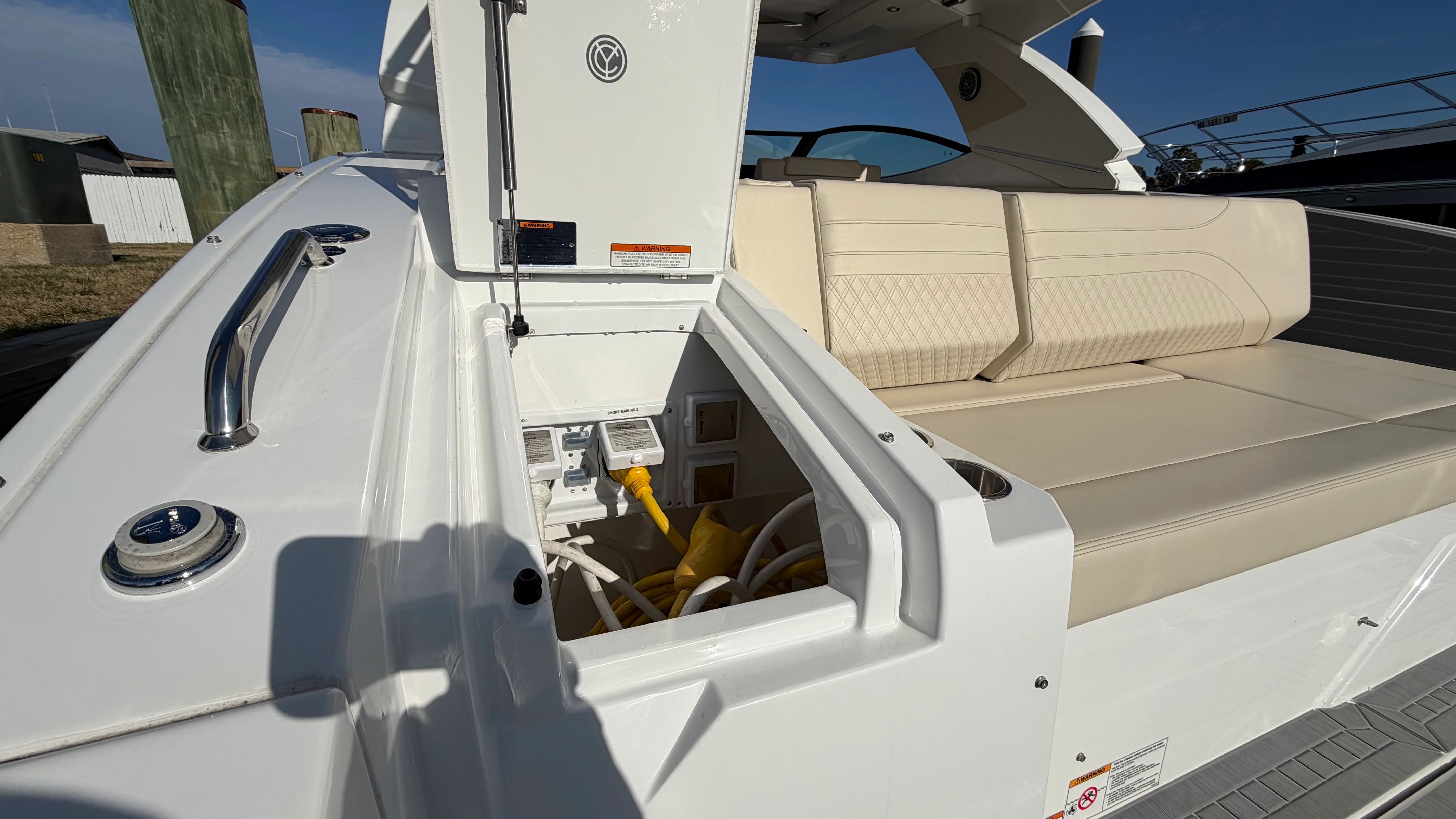 2025 Cruisers Yachts 38 GLS Outboard Image Thumbnail #17