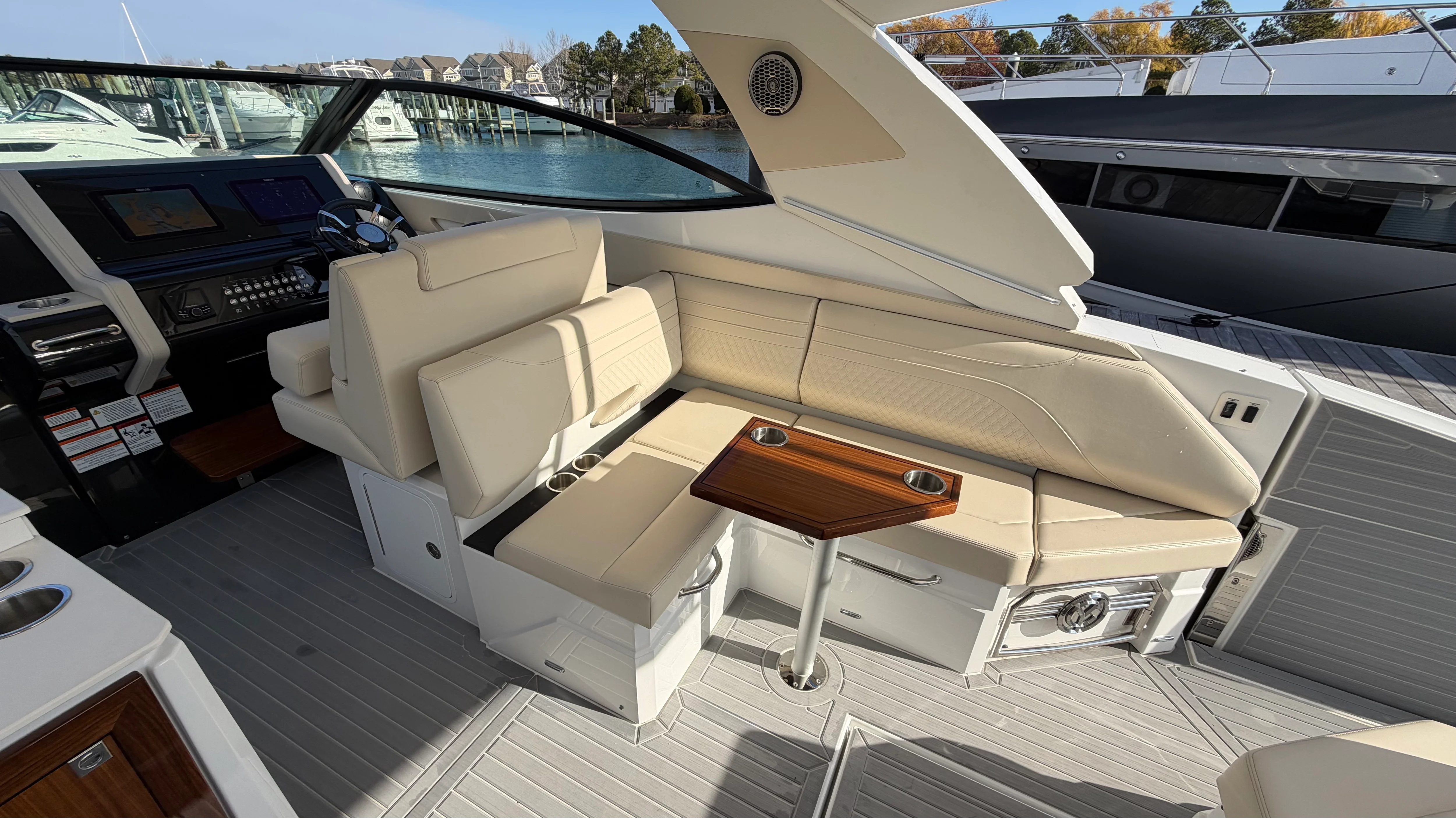 2025 Cruisers Yachts 38 GLS Outboard Image Thumbnail #22