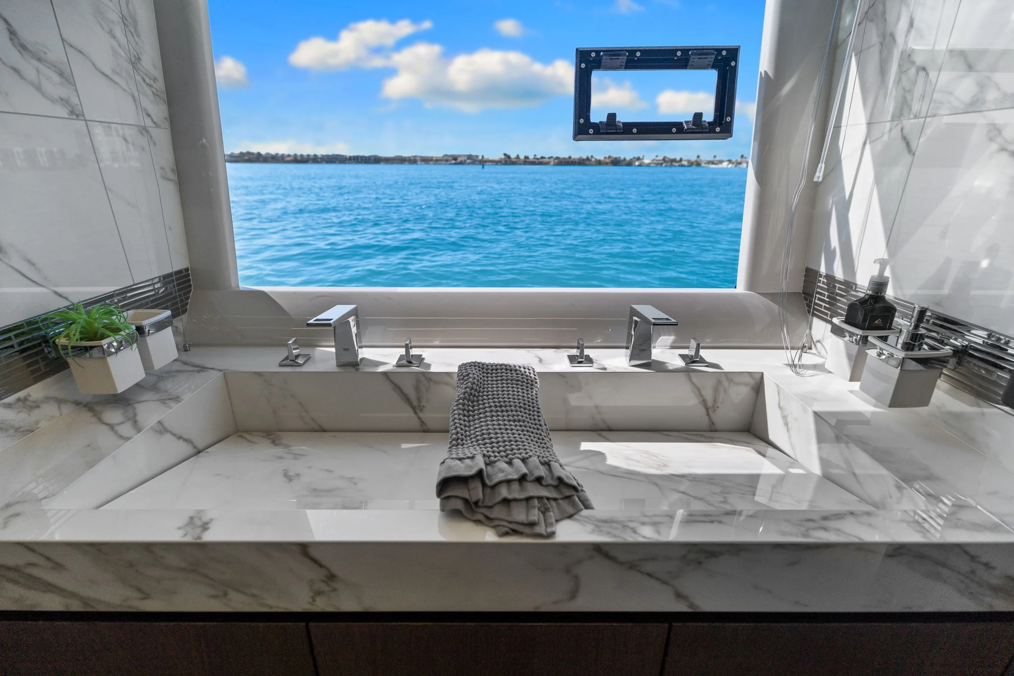 2020 Galeon 680 FLYBRIDGE Image Thumbnail #39