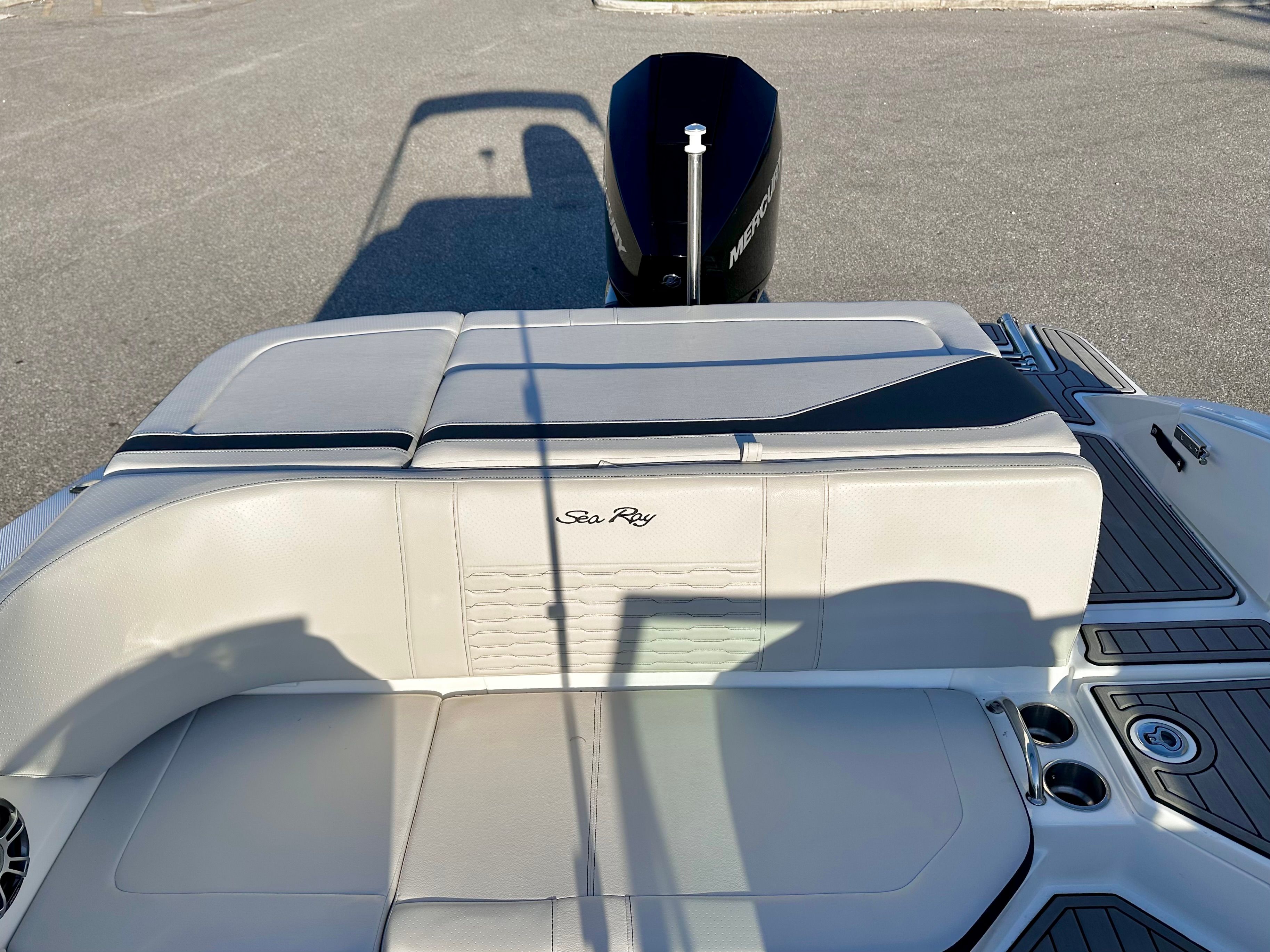 2023 Sea Ray 210 SPX OB Image Thumbnail #6