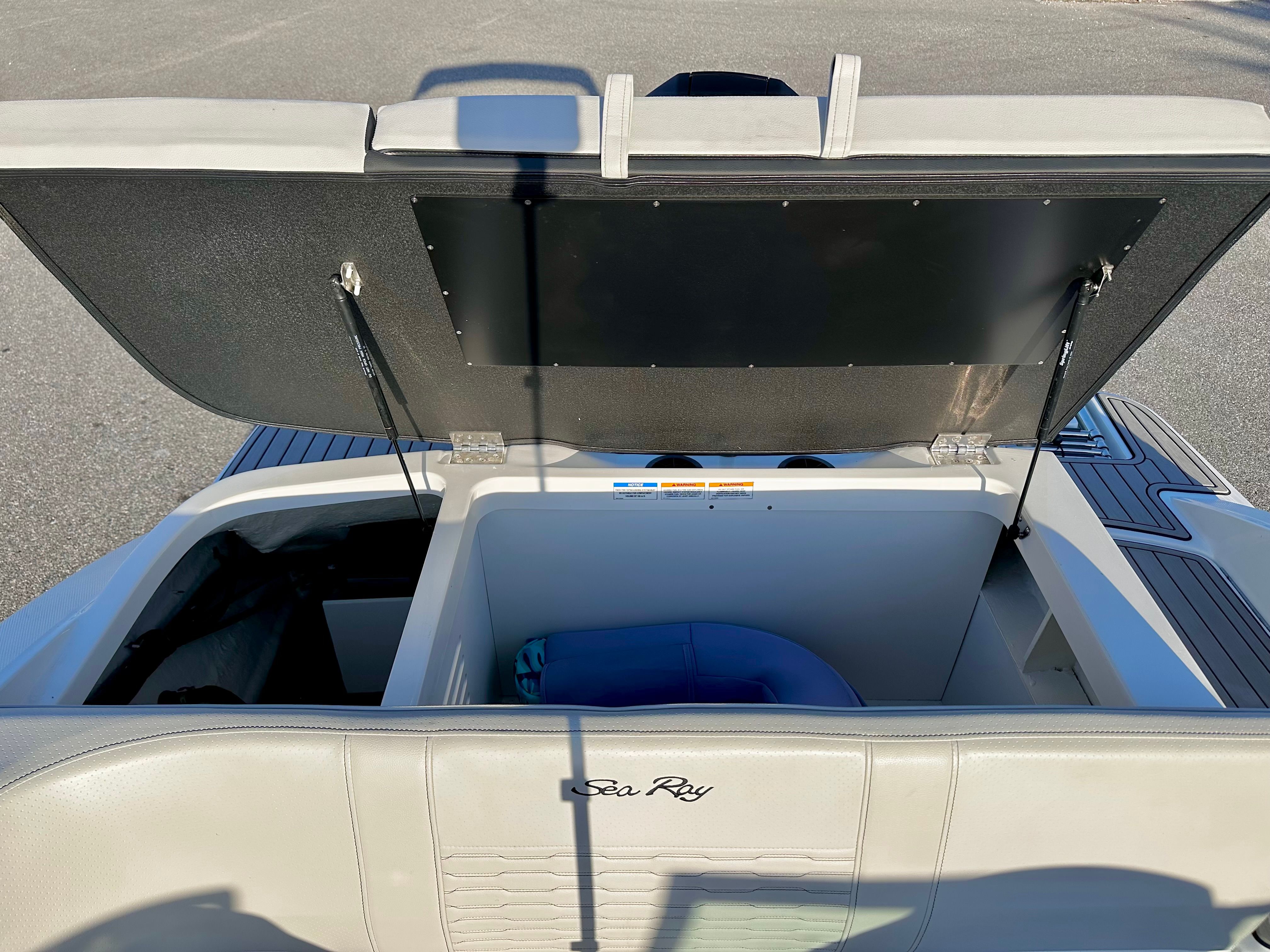 2023 Sea Ray 210 SPX OB Image Thumbnail #13