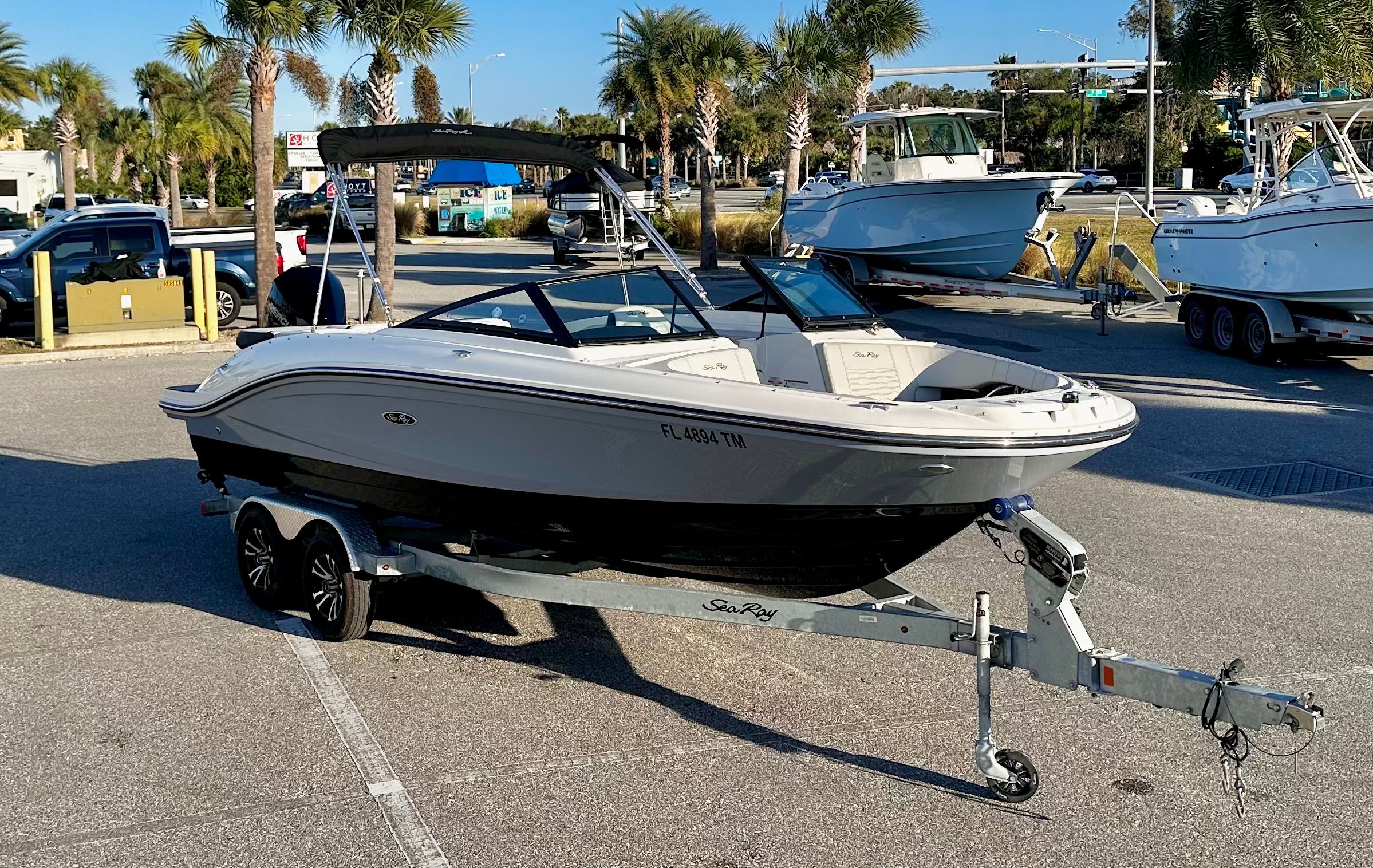 2023 Sea Ray 210 SPX OB Image Thumbnail #3