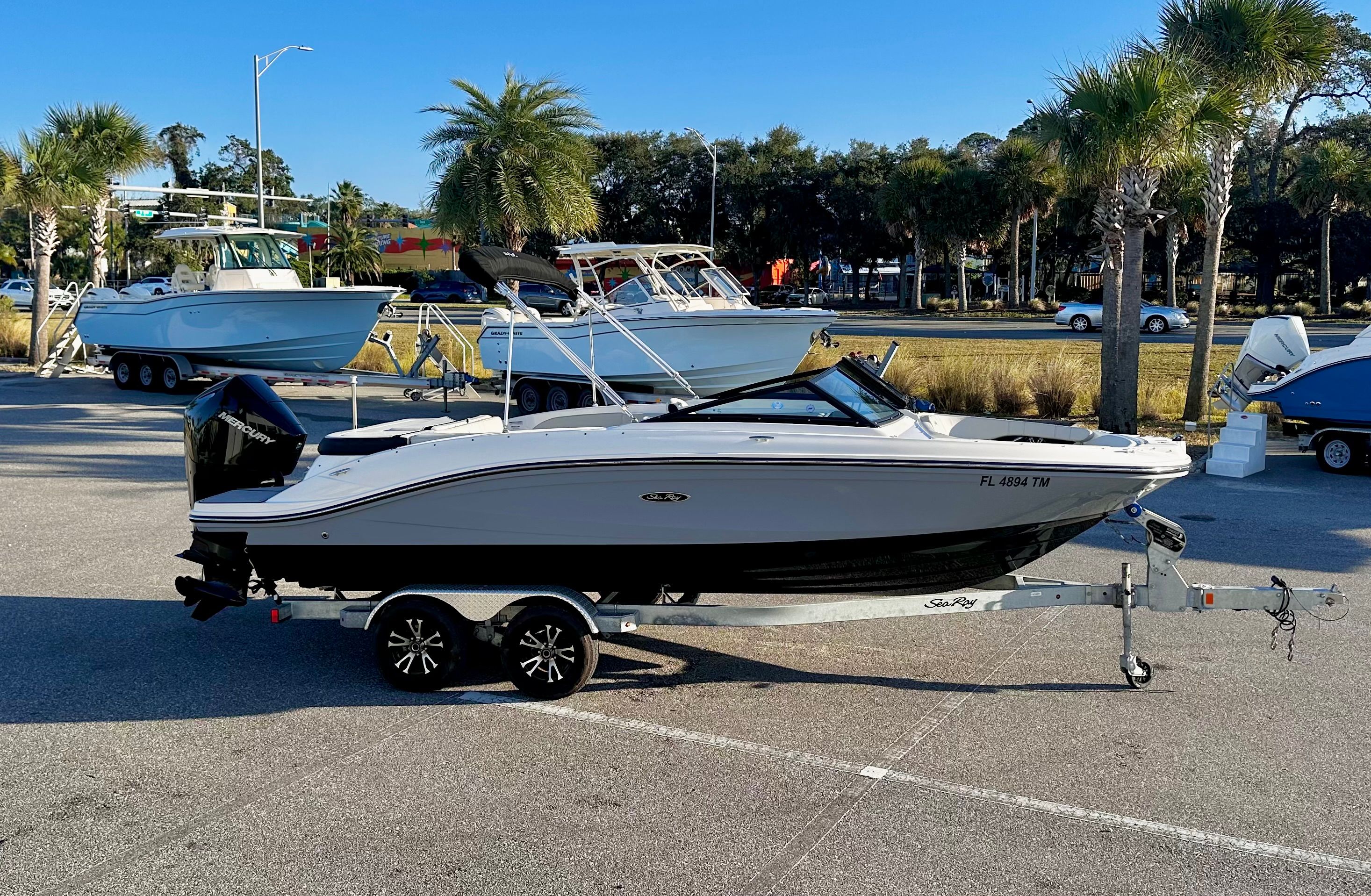 2023 Sea Ray 210 SPX OB Image Thumbnail #2