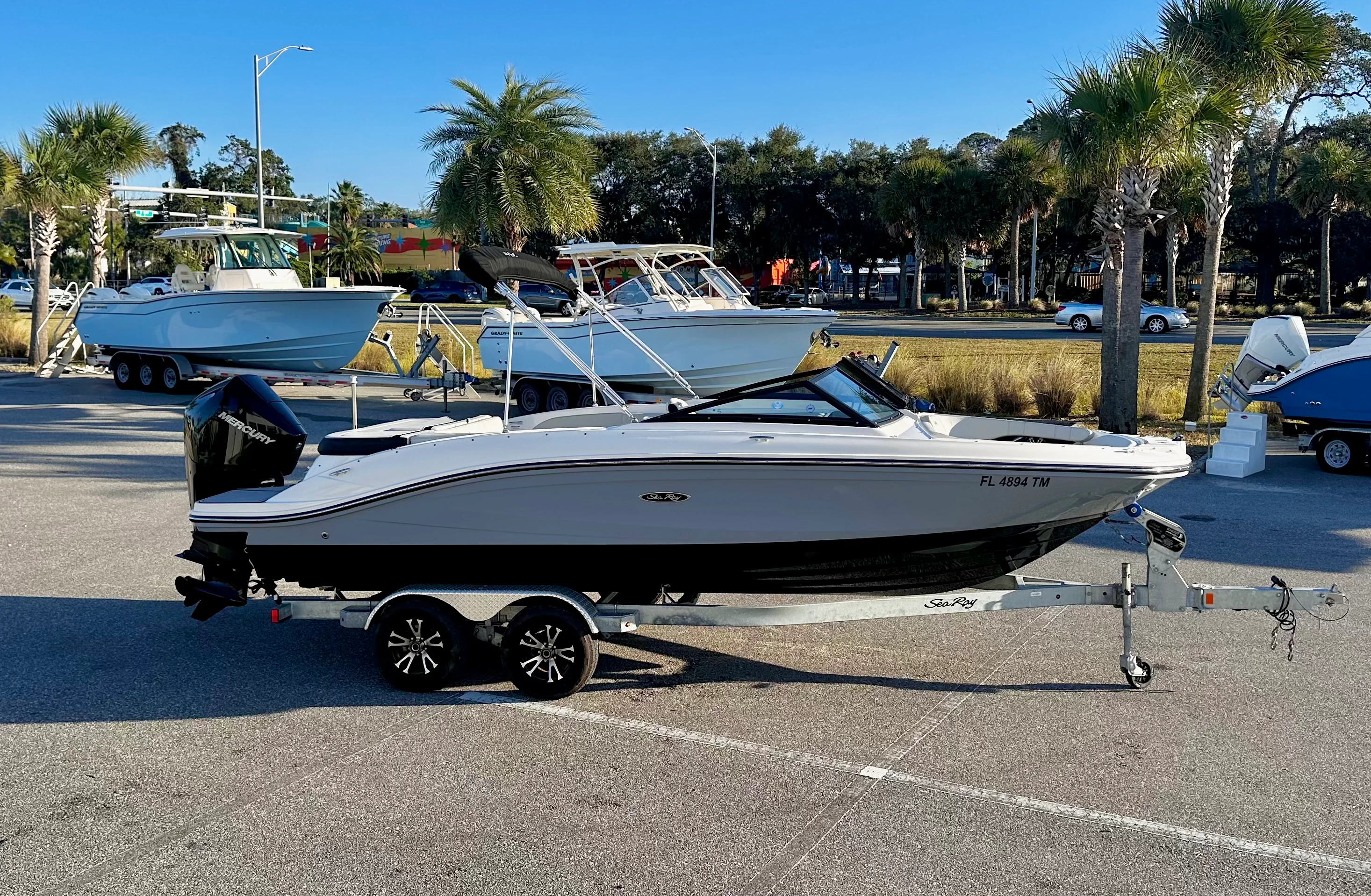 2023 Sea Ray 210 SPX OB Image Thumbnail #2