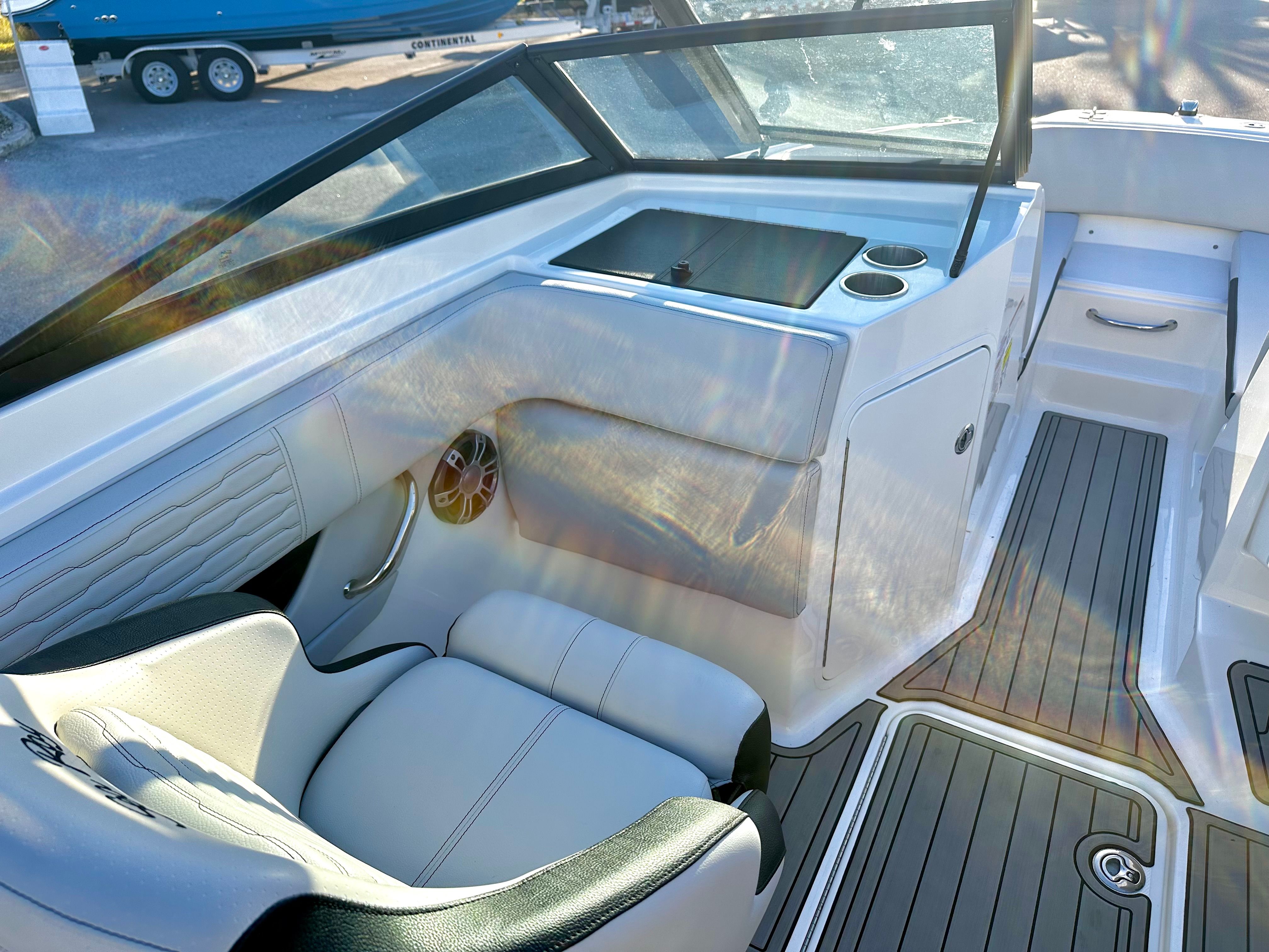 2023 Sea Ray 210 SPX OB Image Thumbnail #11