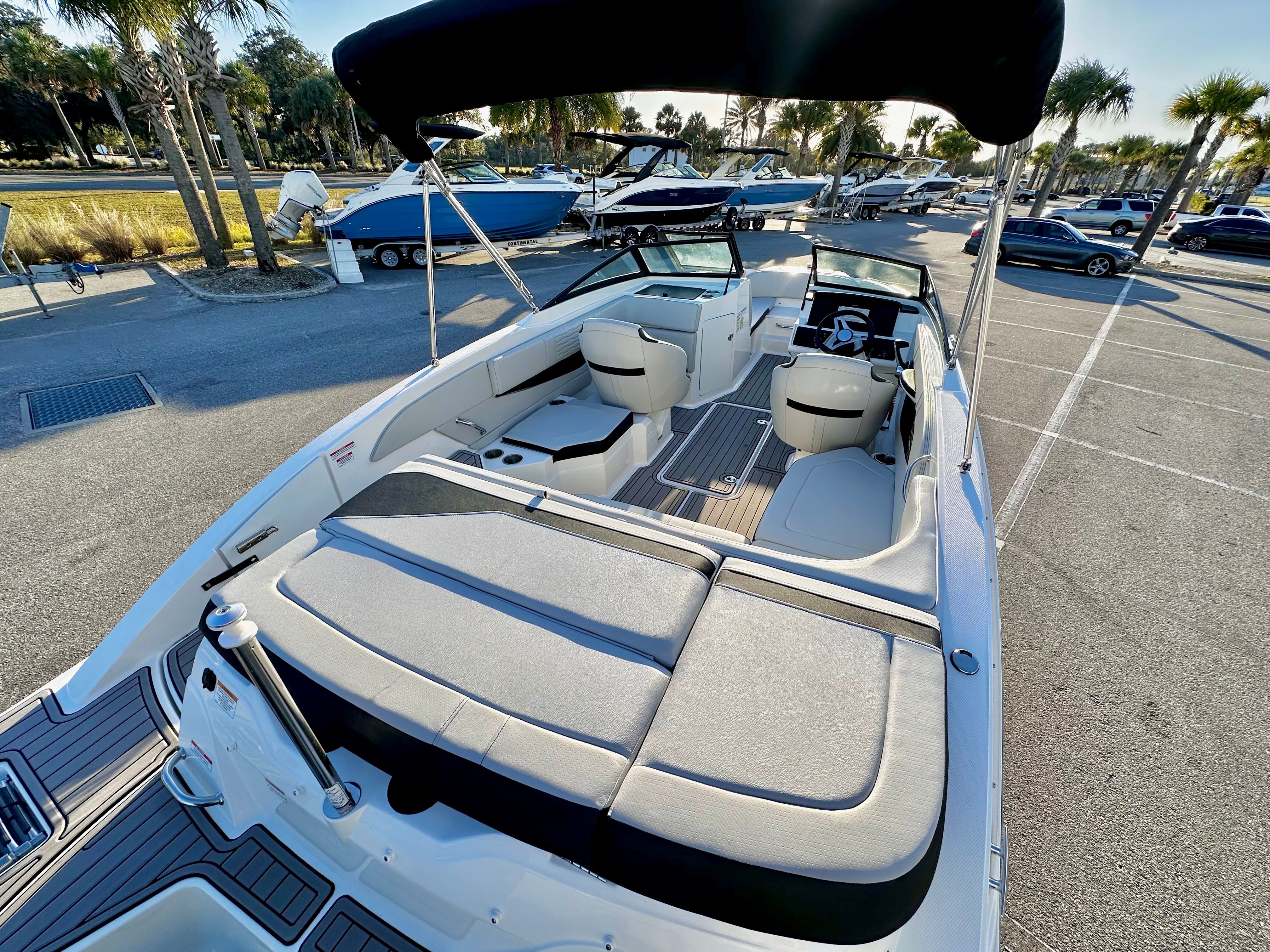 2023 Sea Ray 210 SPX OB Image Thumbnail #7