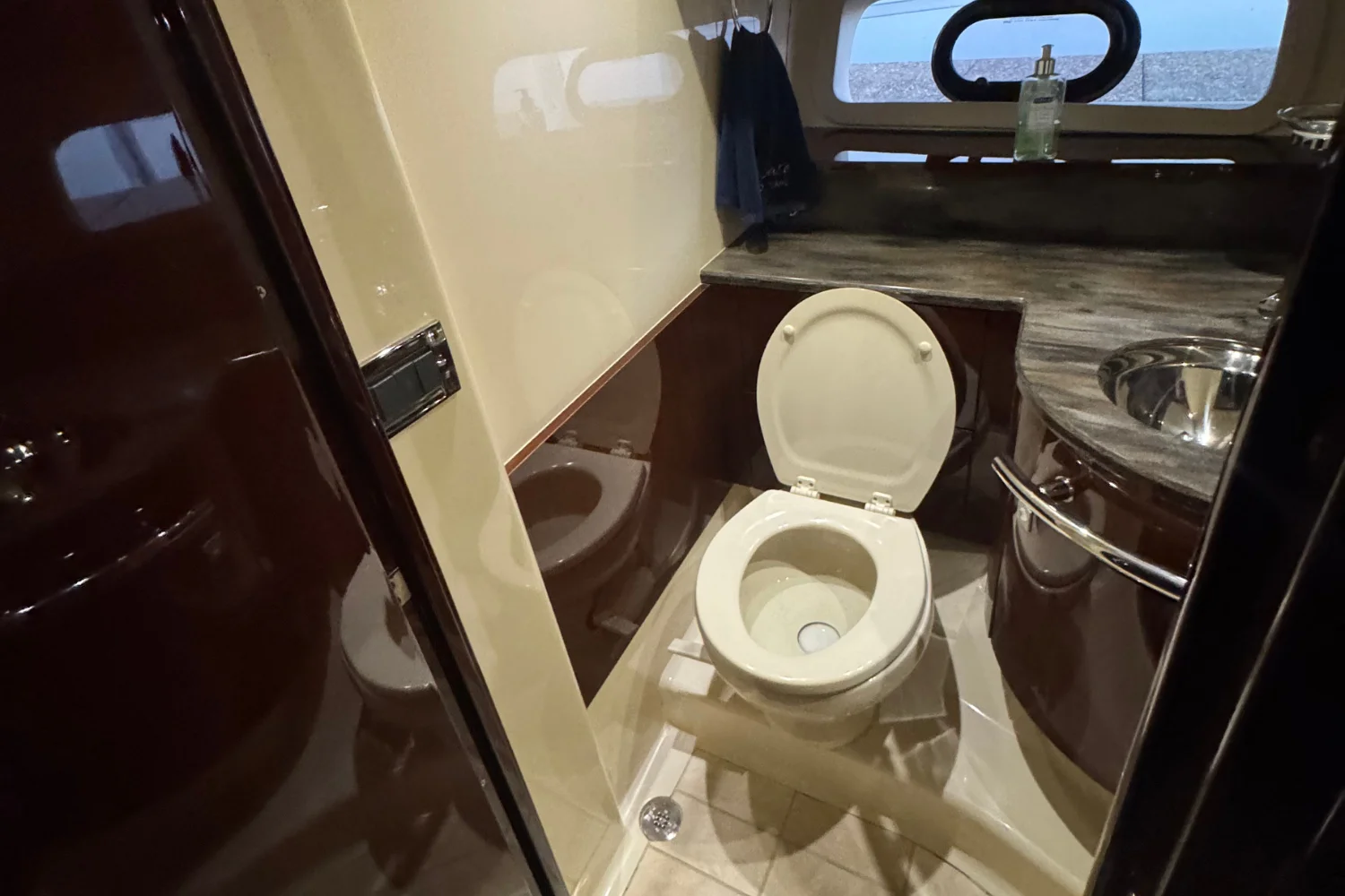 2015 Sea Ray 470 Sundancer Image Thumbnail #14