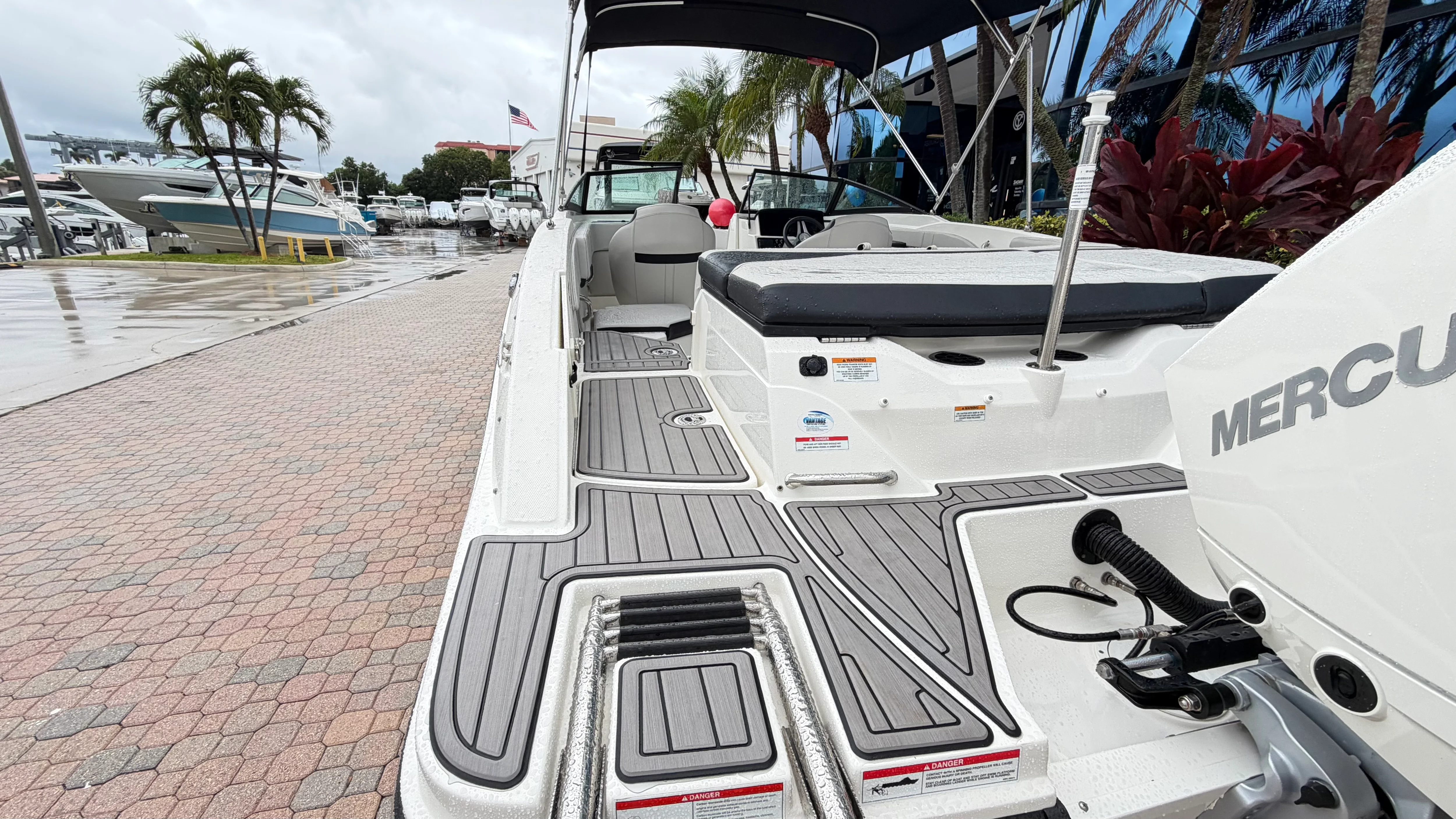 2023 Sea Ray SPX 210 Outboard Image Thumbnail #5