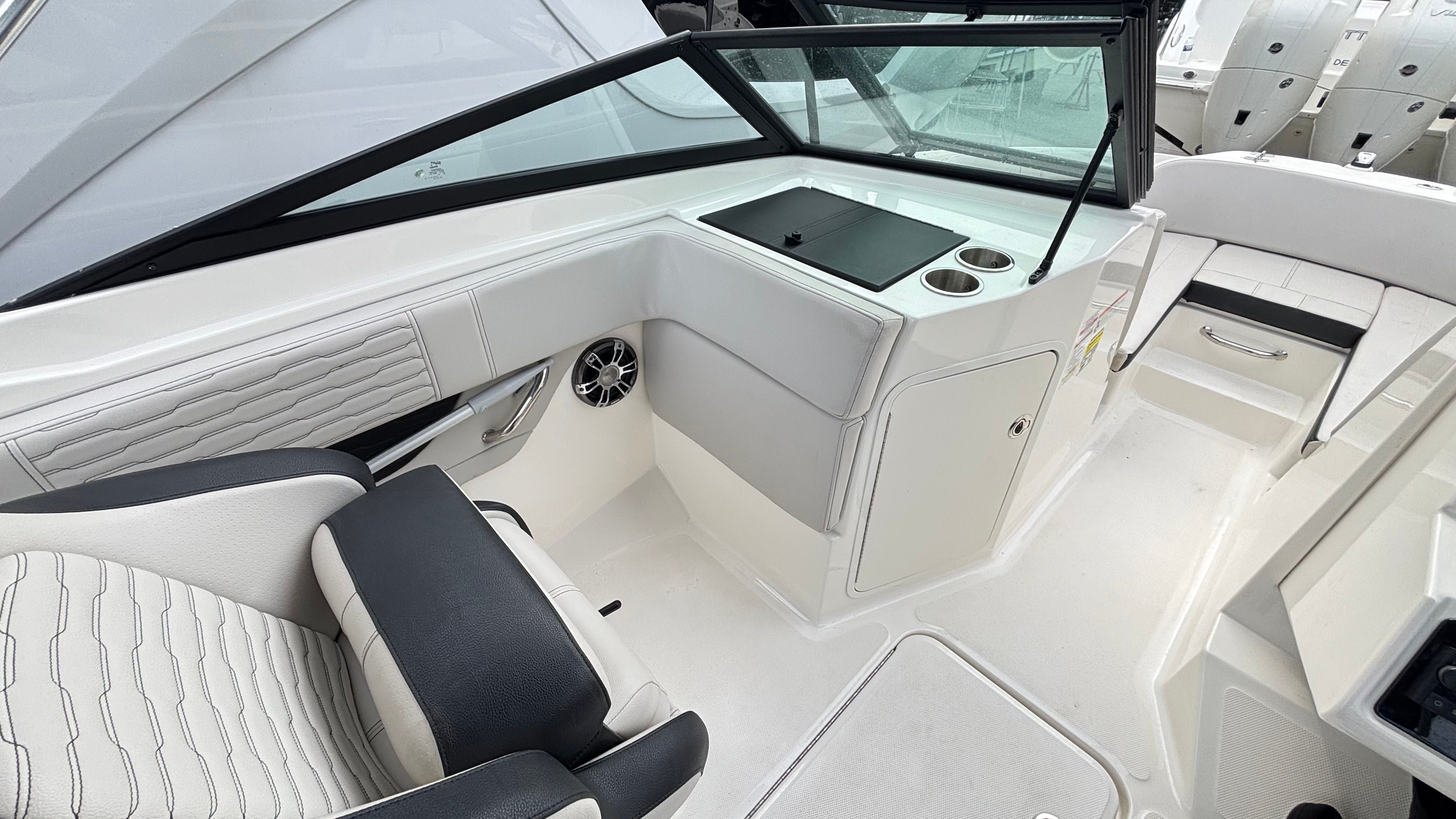 2023 Sea Ray SPX 210 Outboard Image Thumbnail #7