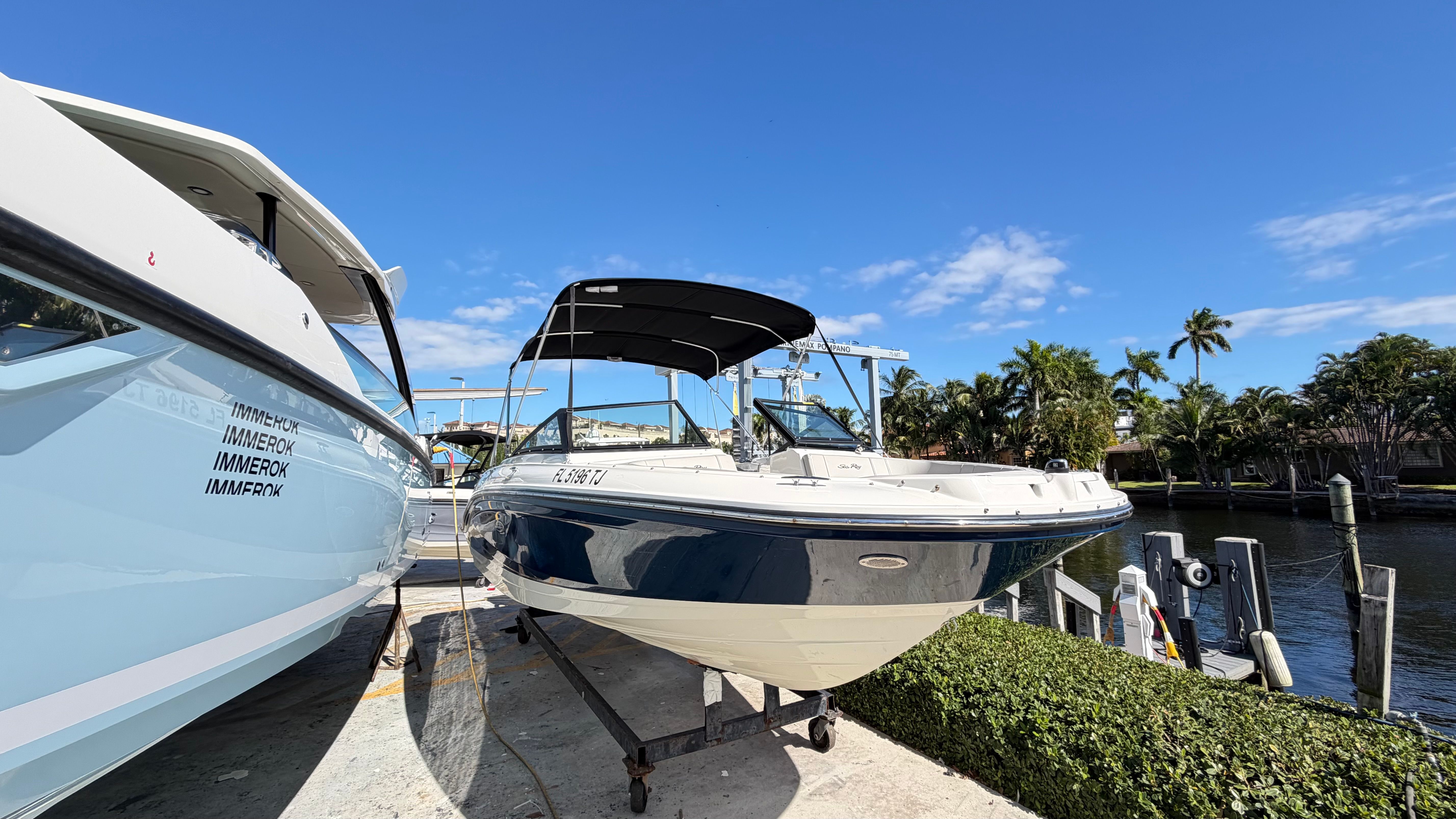 2023 Sea Ray SPX 210 Outboard Image Thumbnail #2