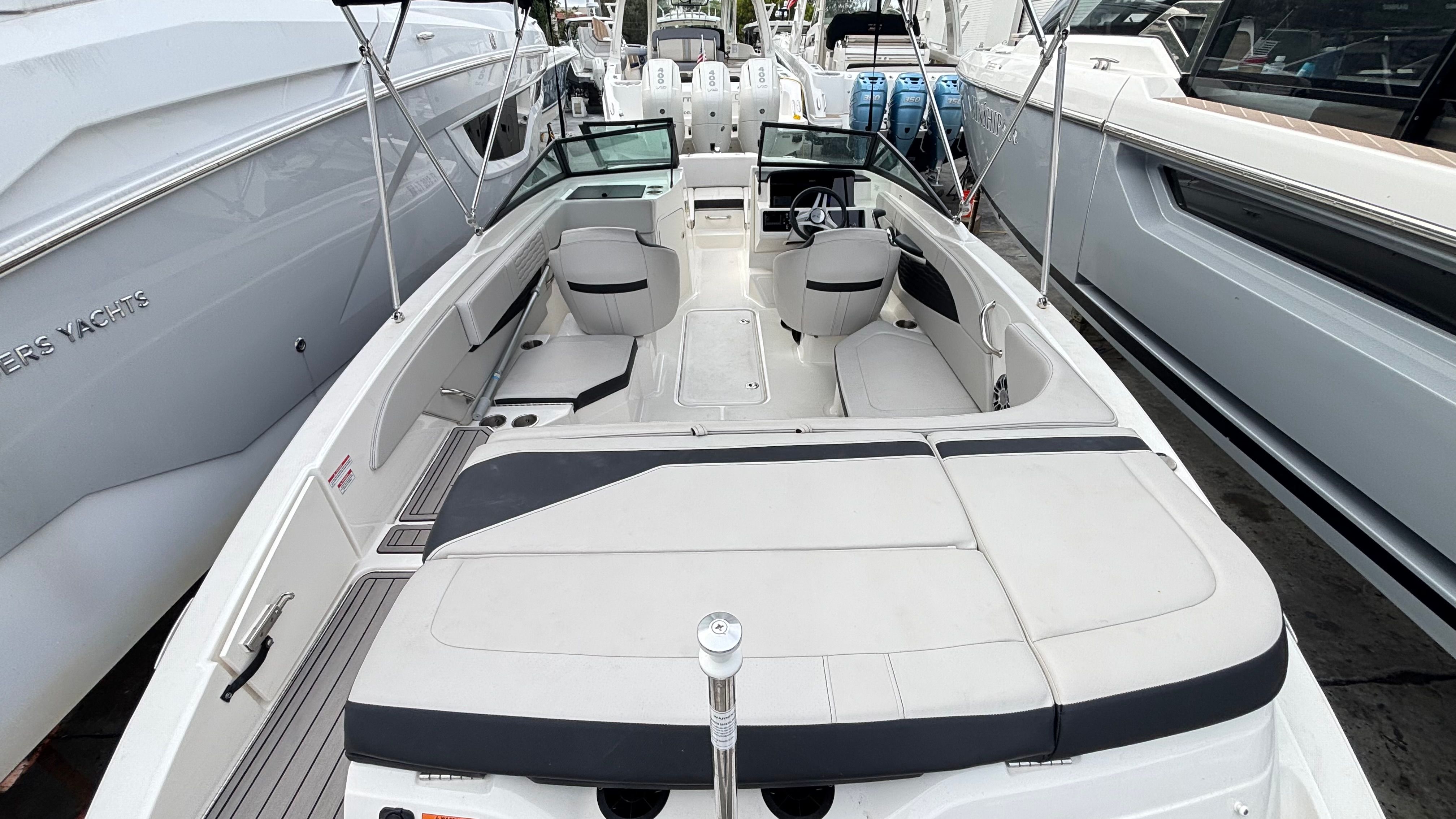 2023 Sea Ray SPX 210 Outboard Image Thumbnail #5