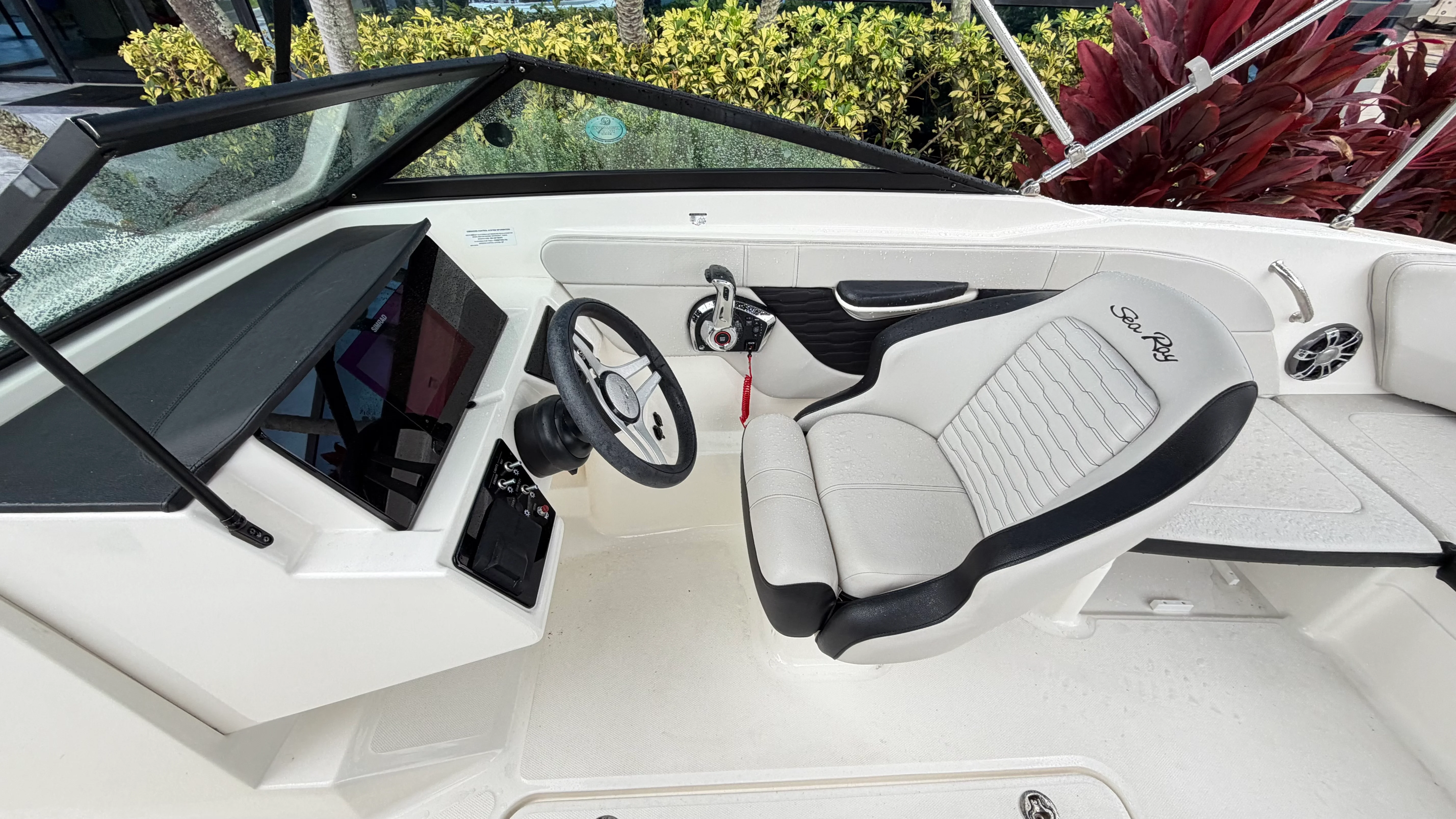 2023 Sea Ray SPX 210 Outboard Image Thumbnail #12