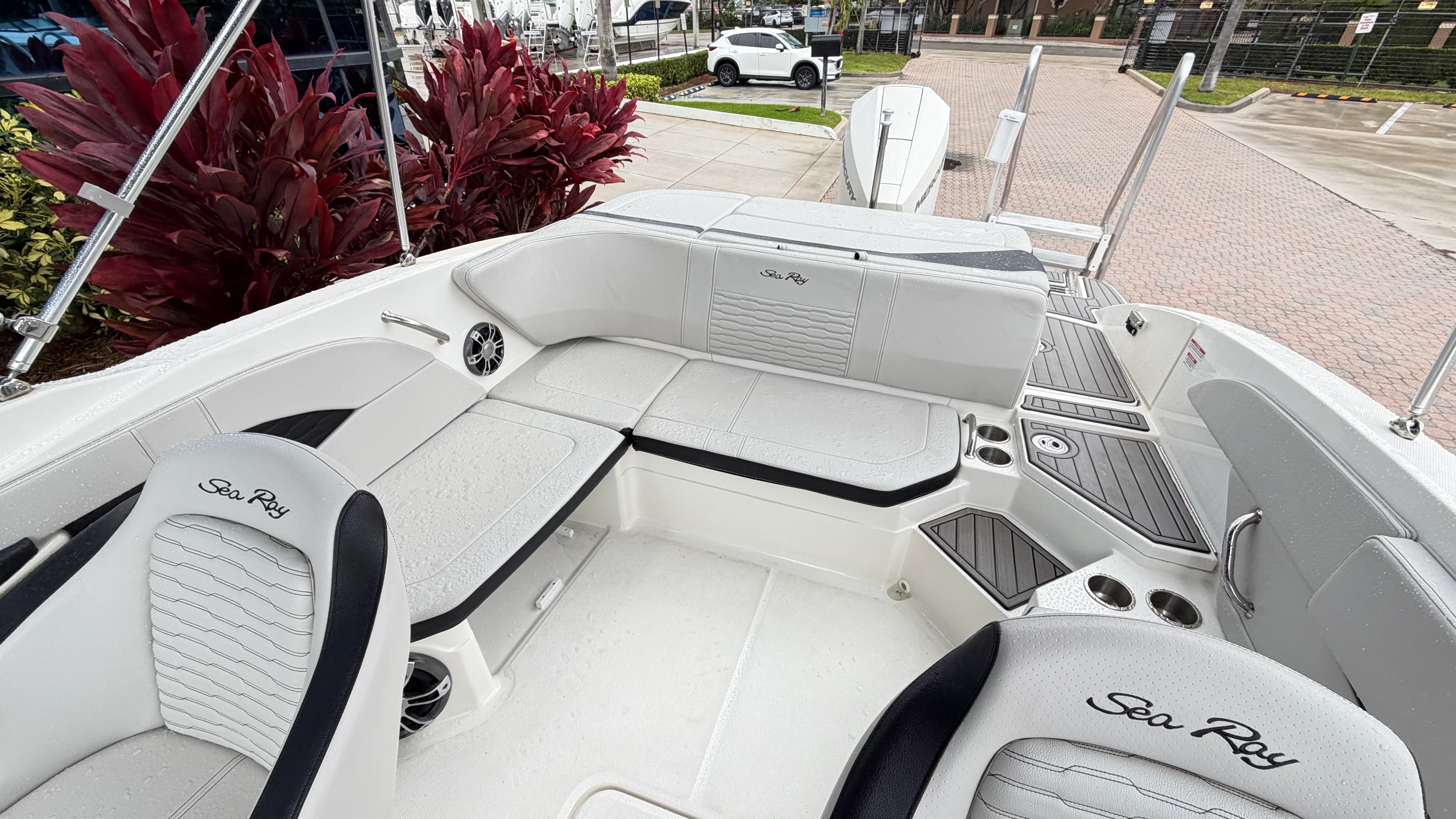 2023 Sea Ray SPX 210 Outboard Image Thumbnail #8