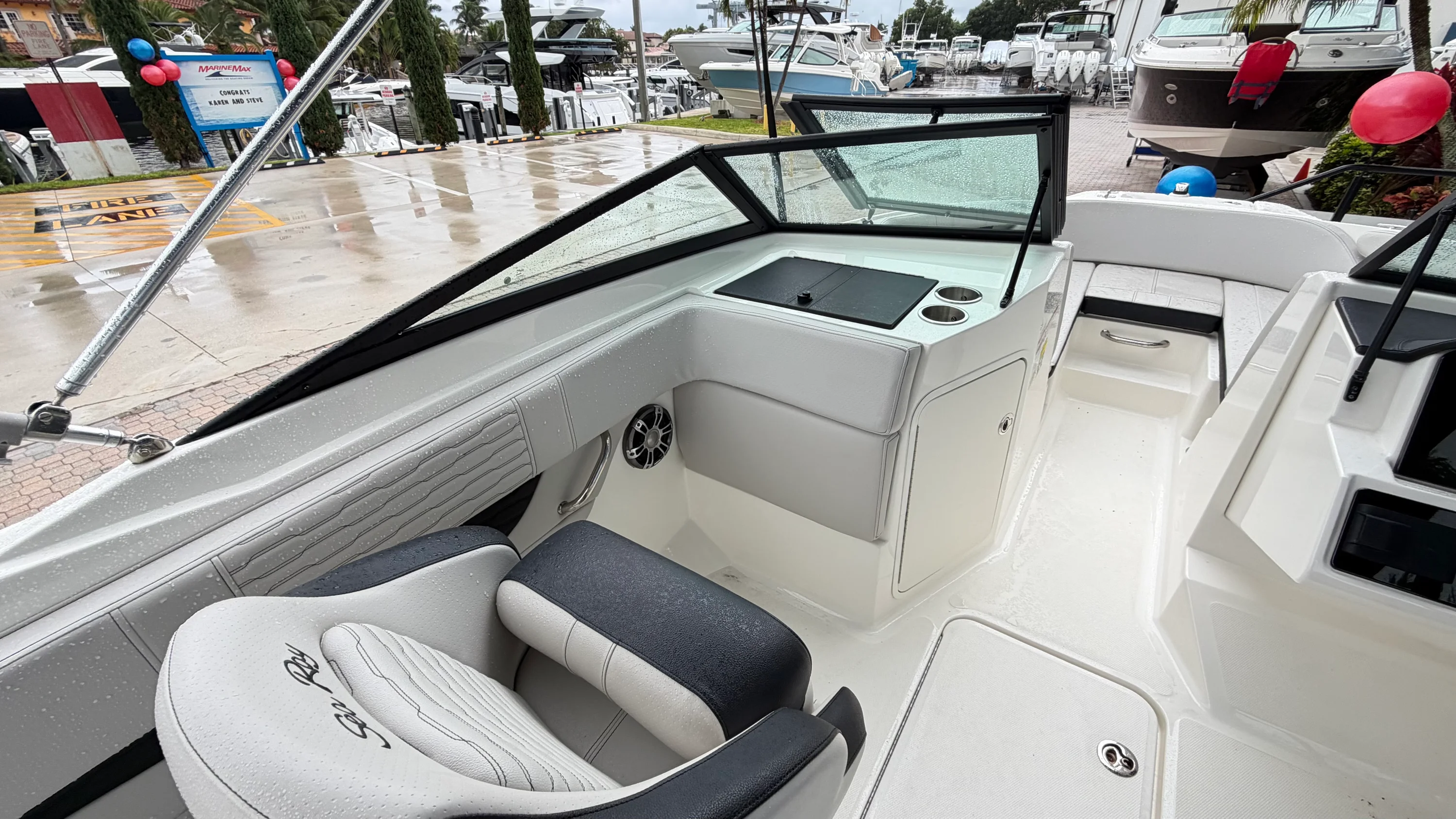 2023 Sea Ray SPX 210 Outboard Image Thumbnail #11