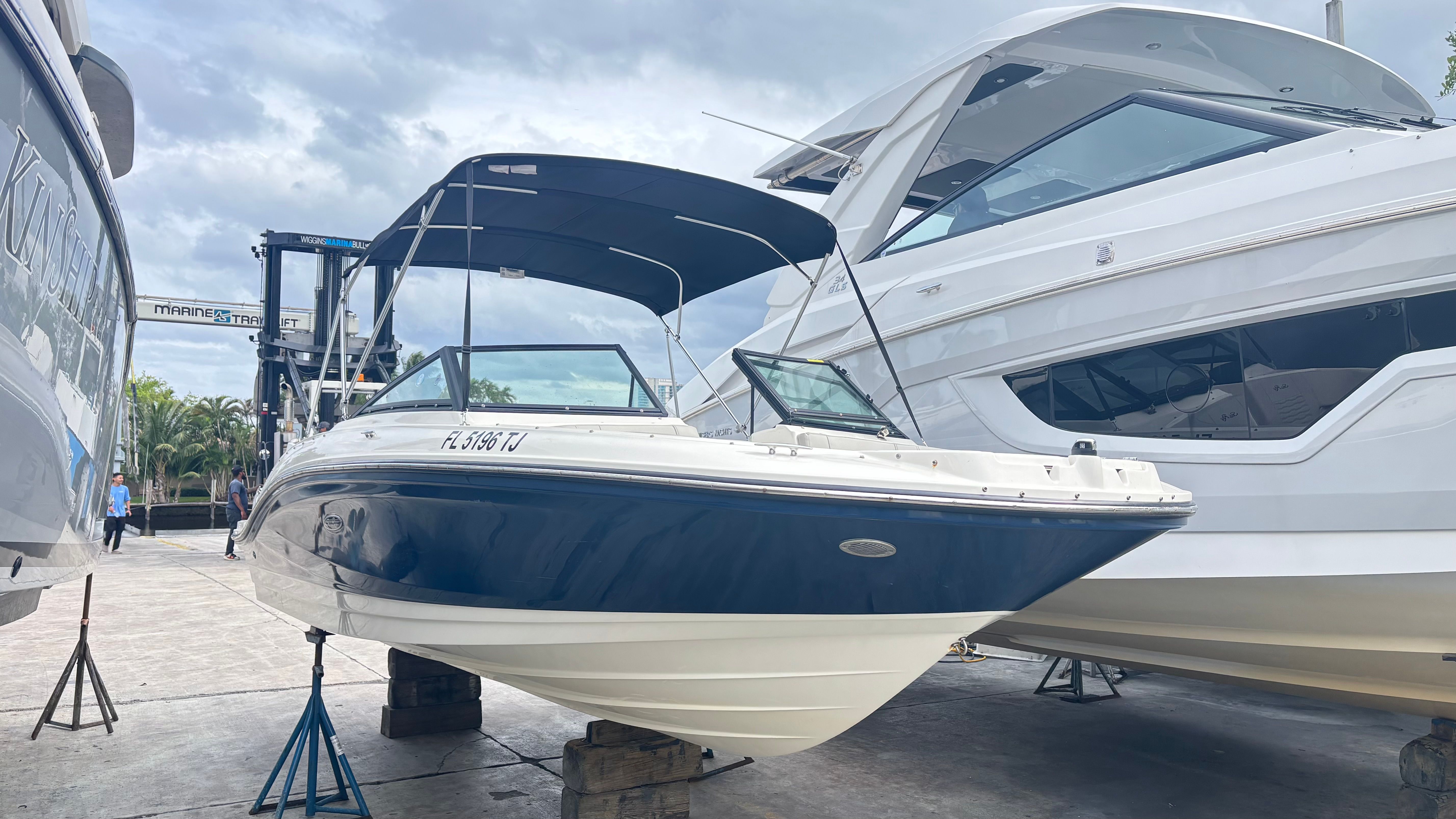 2023 Sea Ray SPX 210 Outboard Image Thumbnail #1