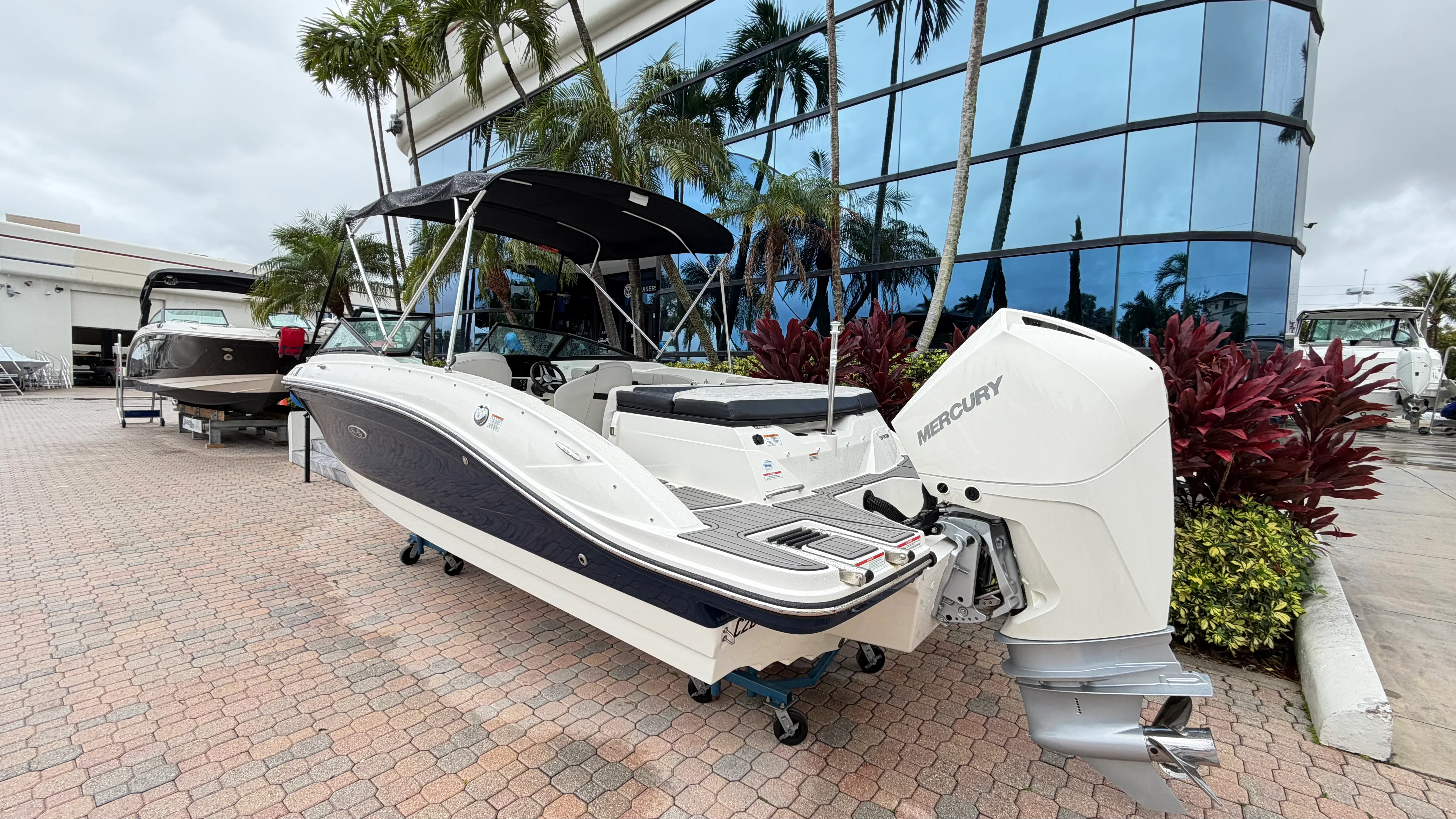 2023 Sea Ray SPX 210 Outboard Image Thumbnail #2