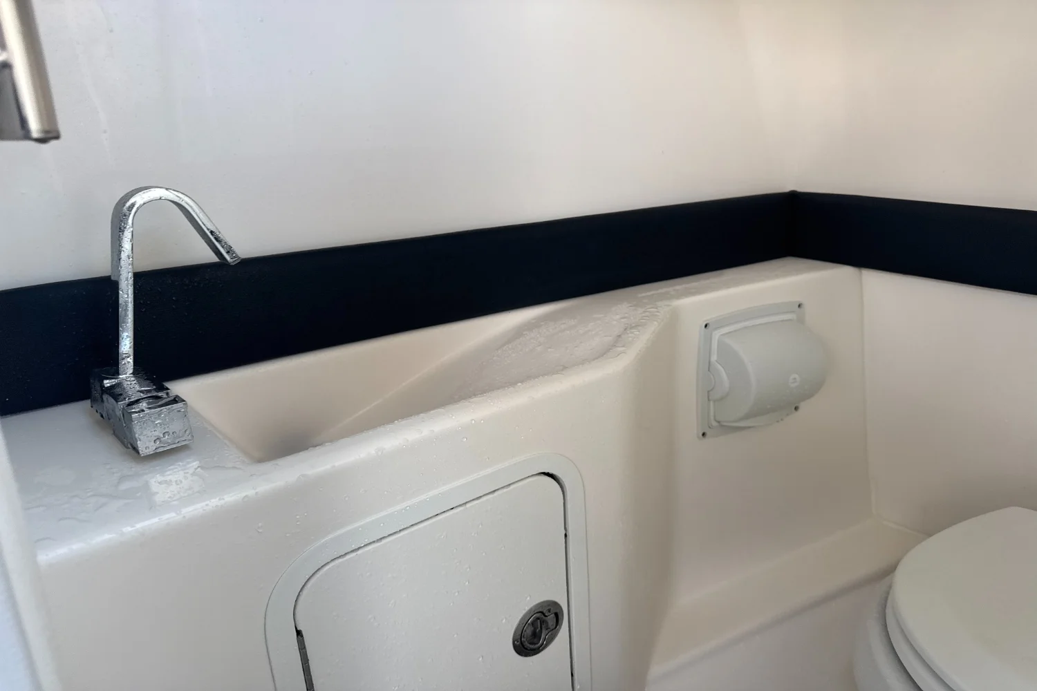 2024 Sea Ray SLX 260 Outboard Image Thumbnail #40